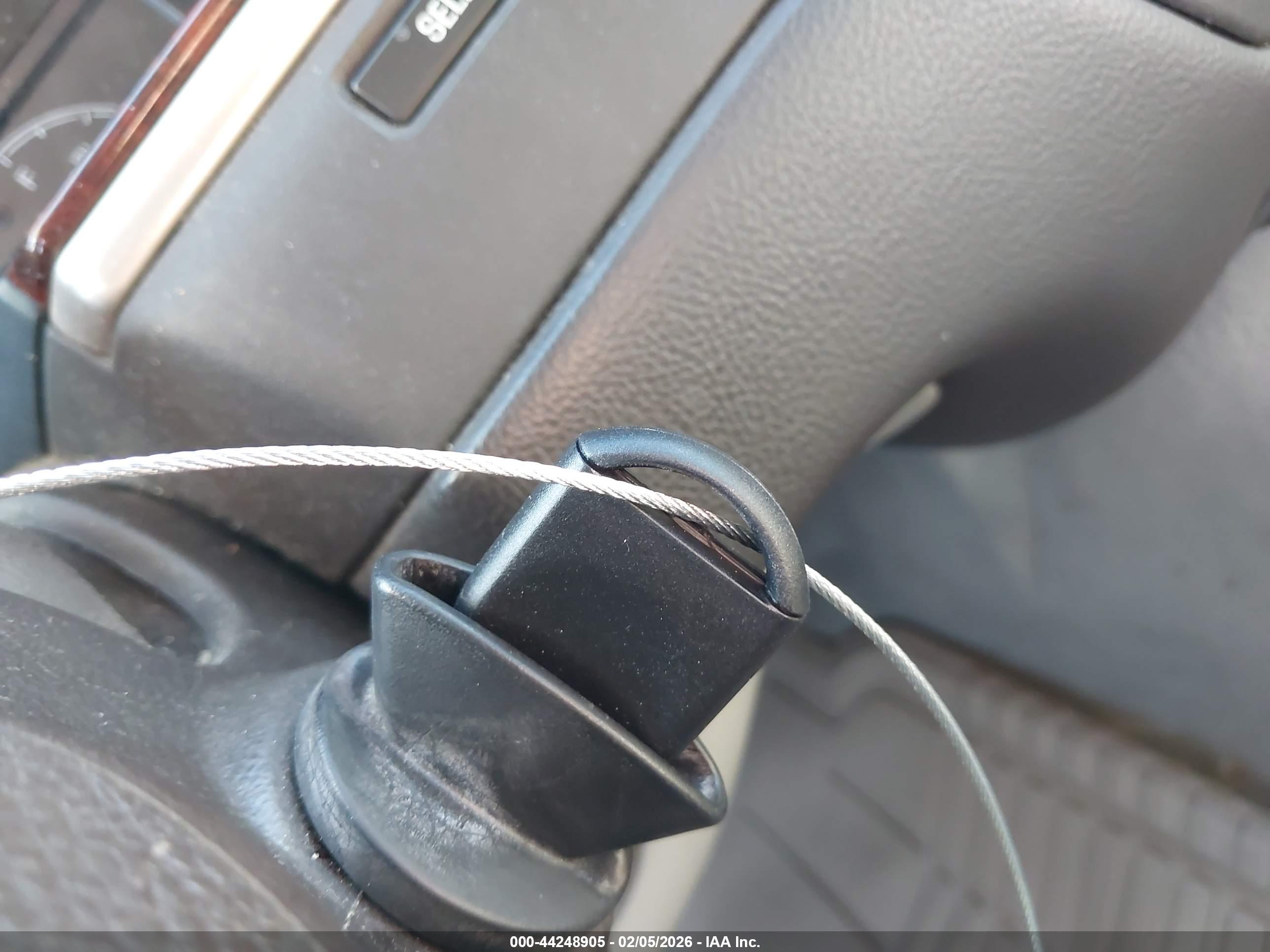 LINCOLN TOWN image 11