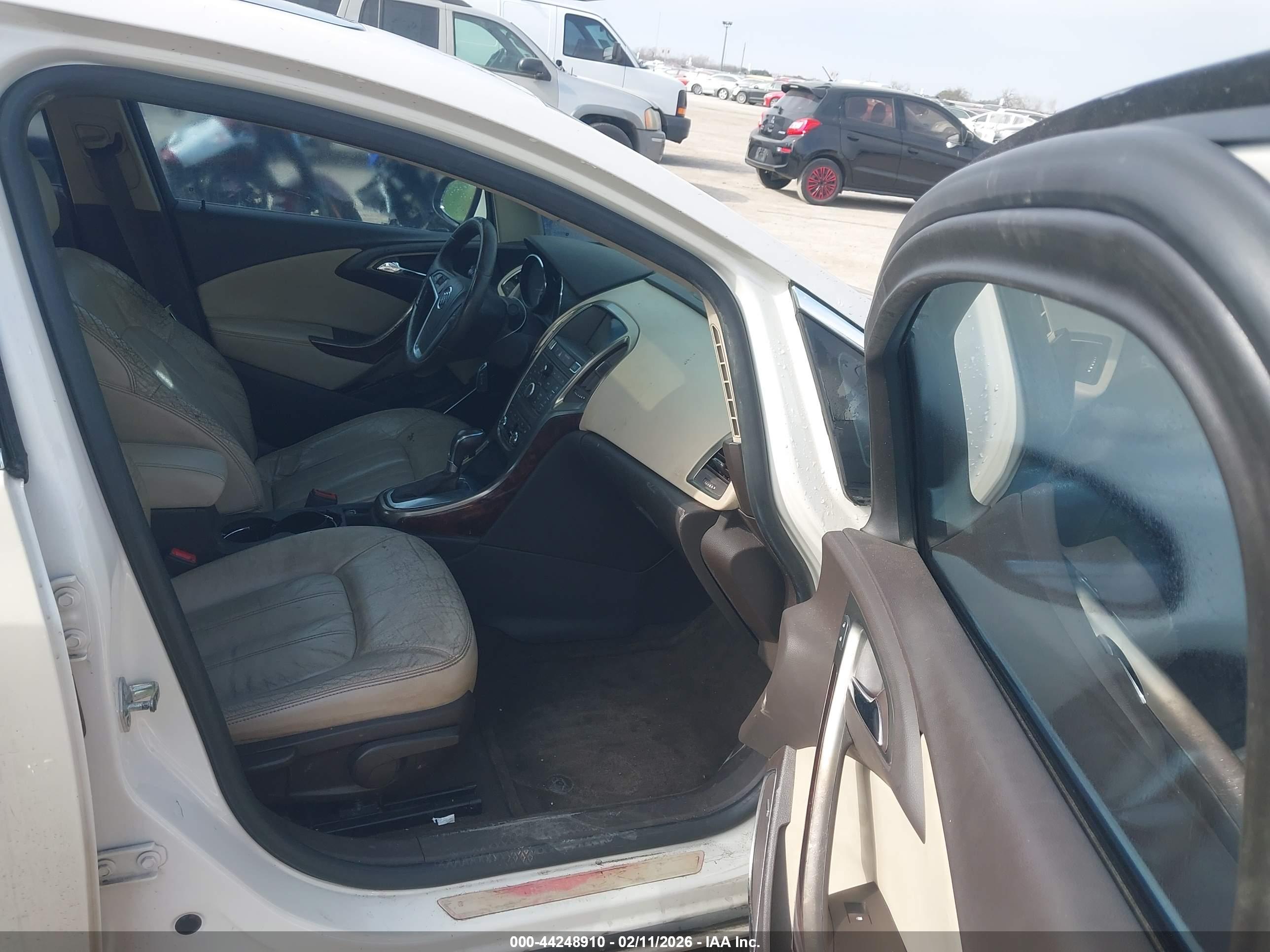 BUICK VERANO image 5