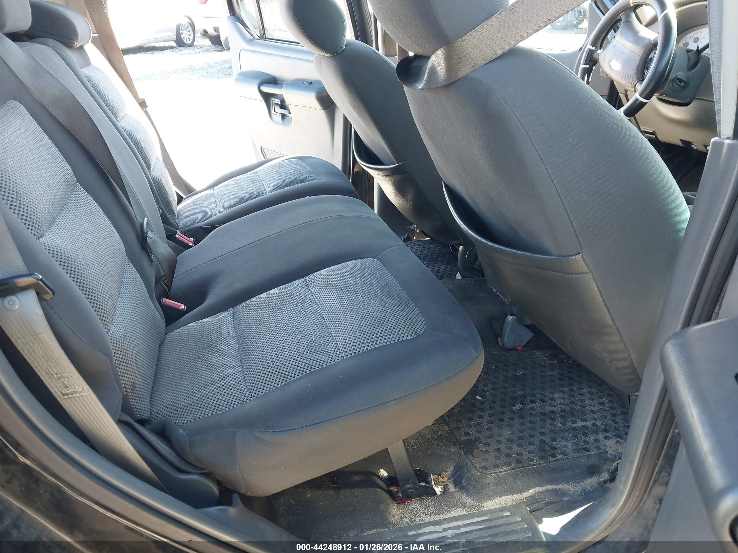 FORD EXPLORER image 8