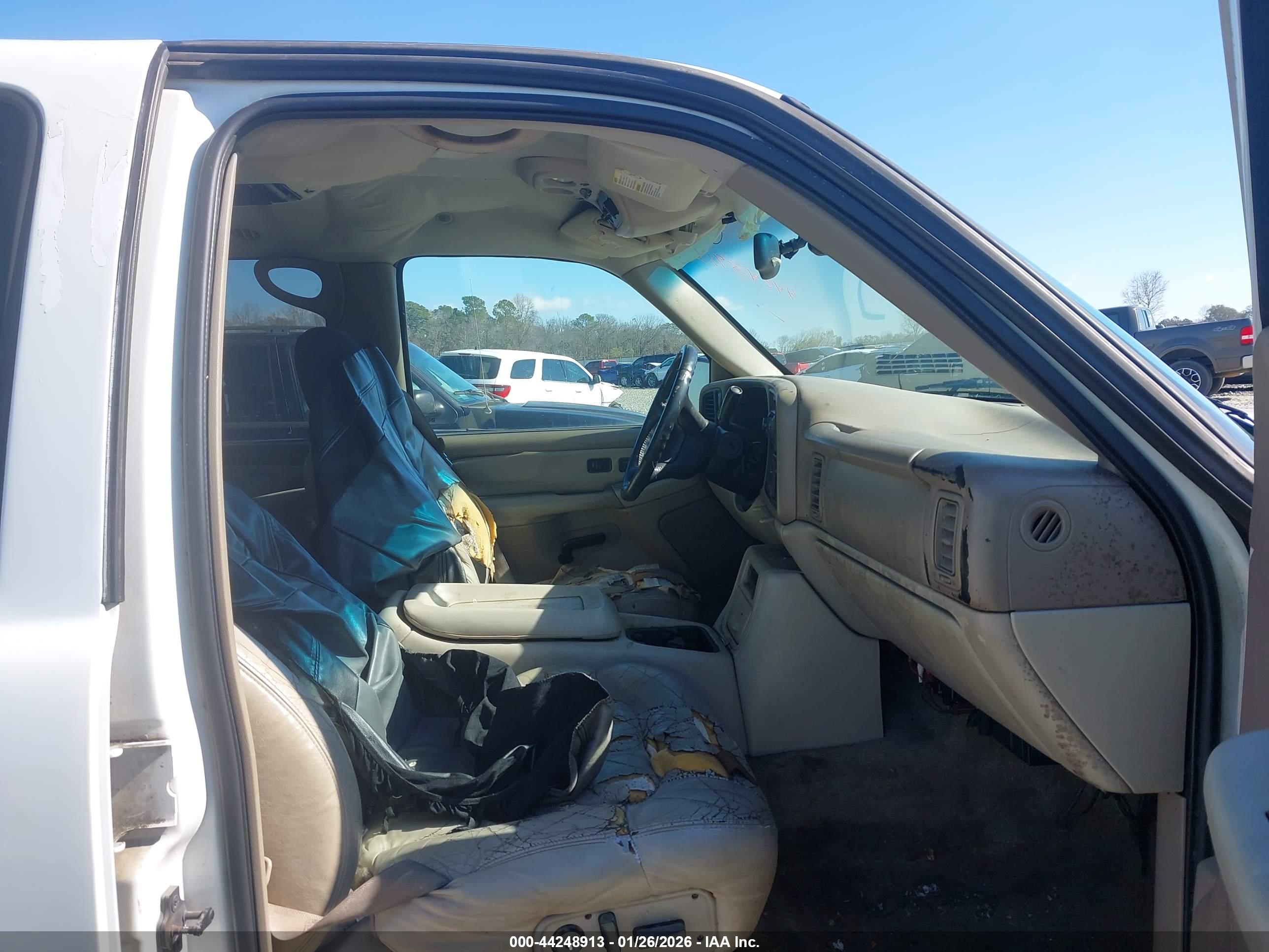 CHEVROLET SUBURBAN image 5