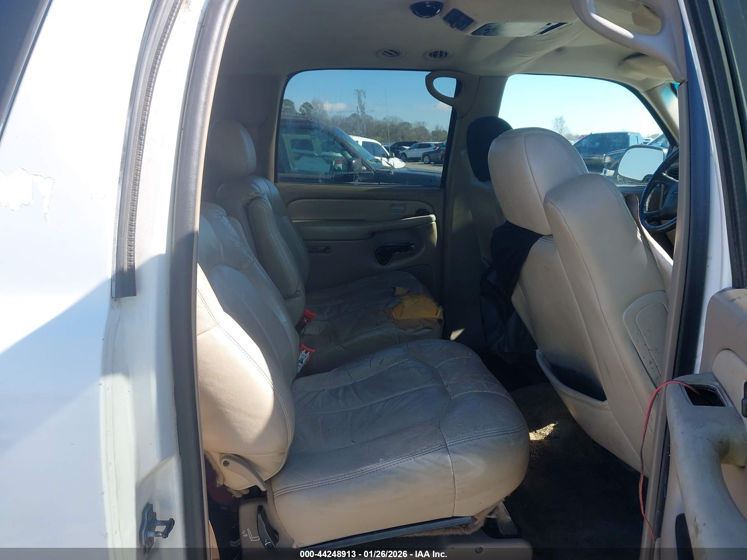 CHEVROLET SUBURBAN image 8