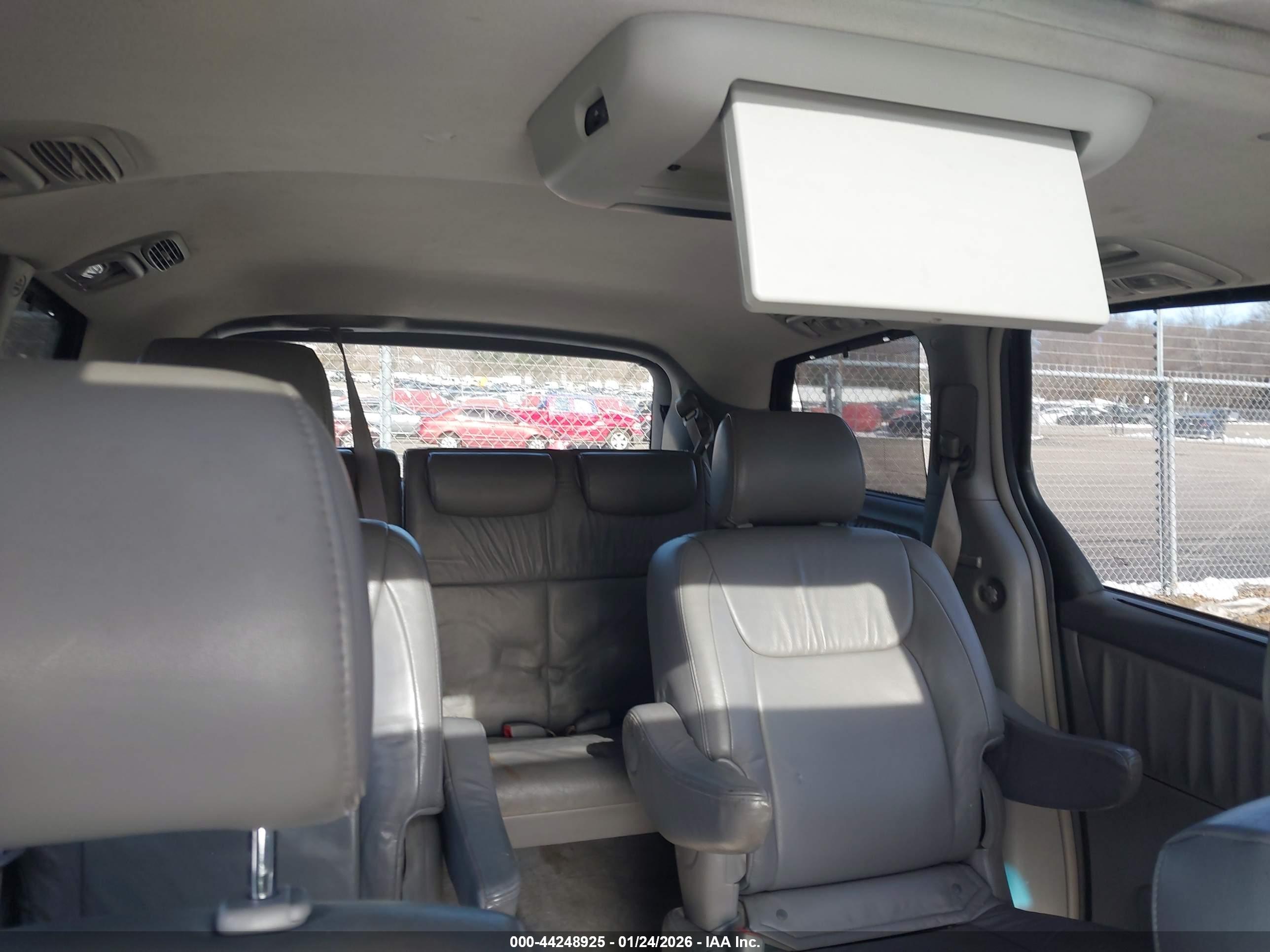 TOYOTA SIENNA image 8