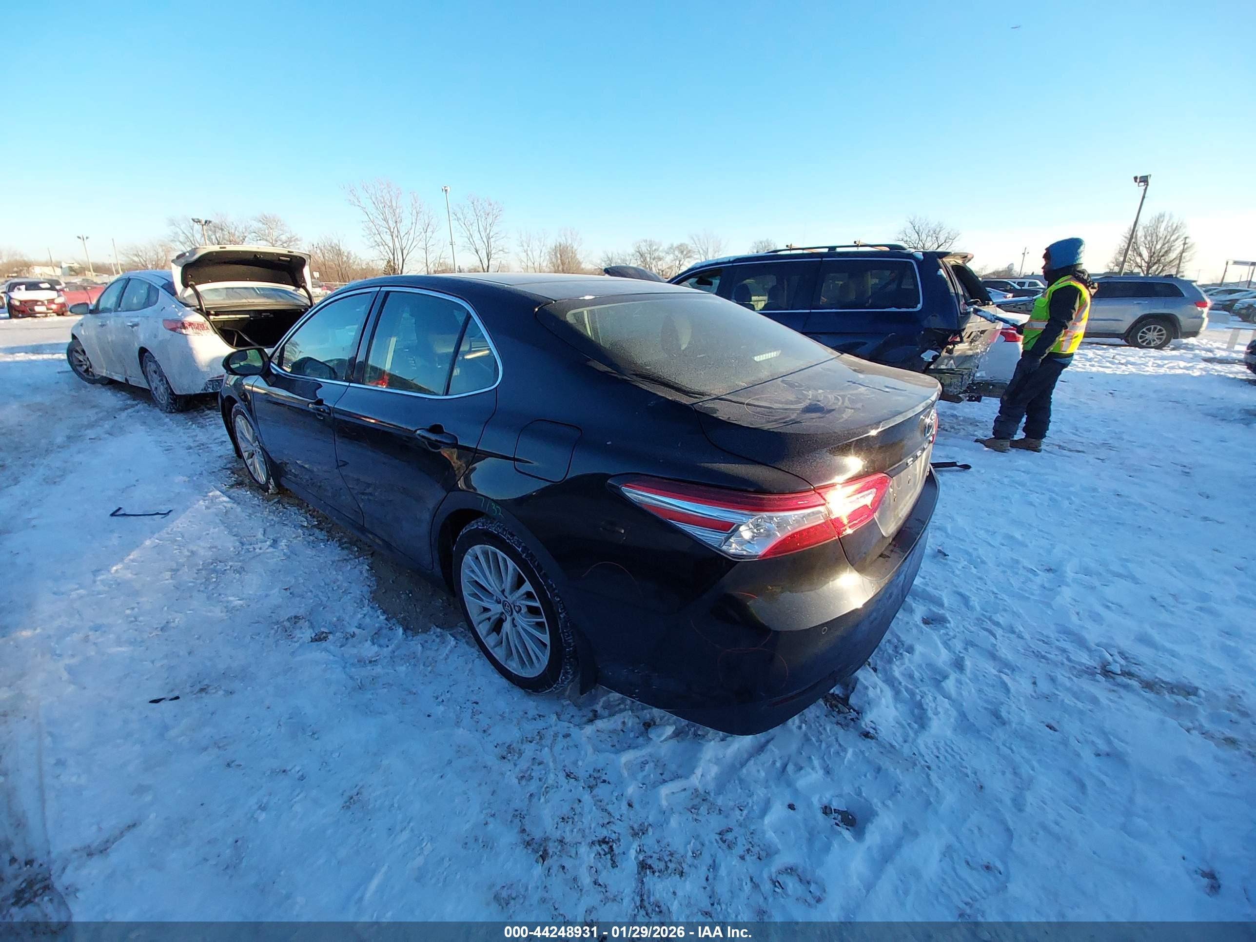 TOYOTA CAMRY image 3