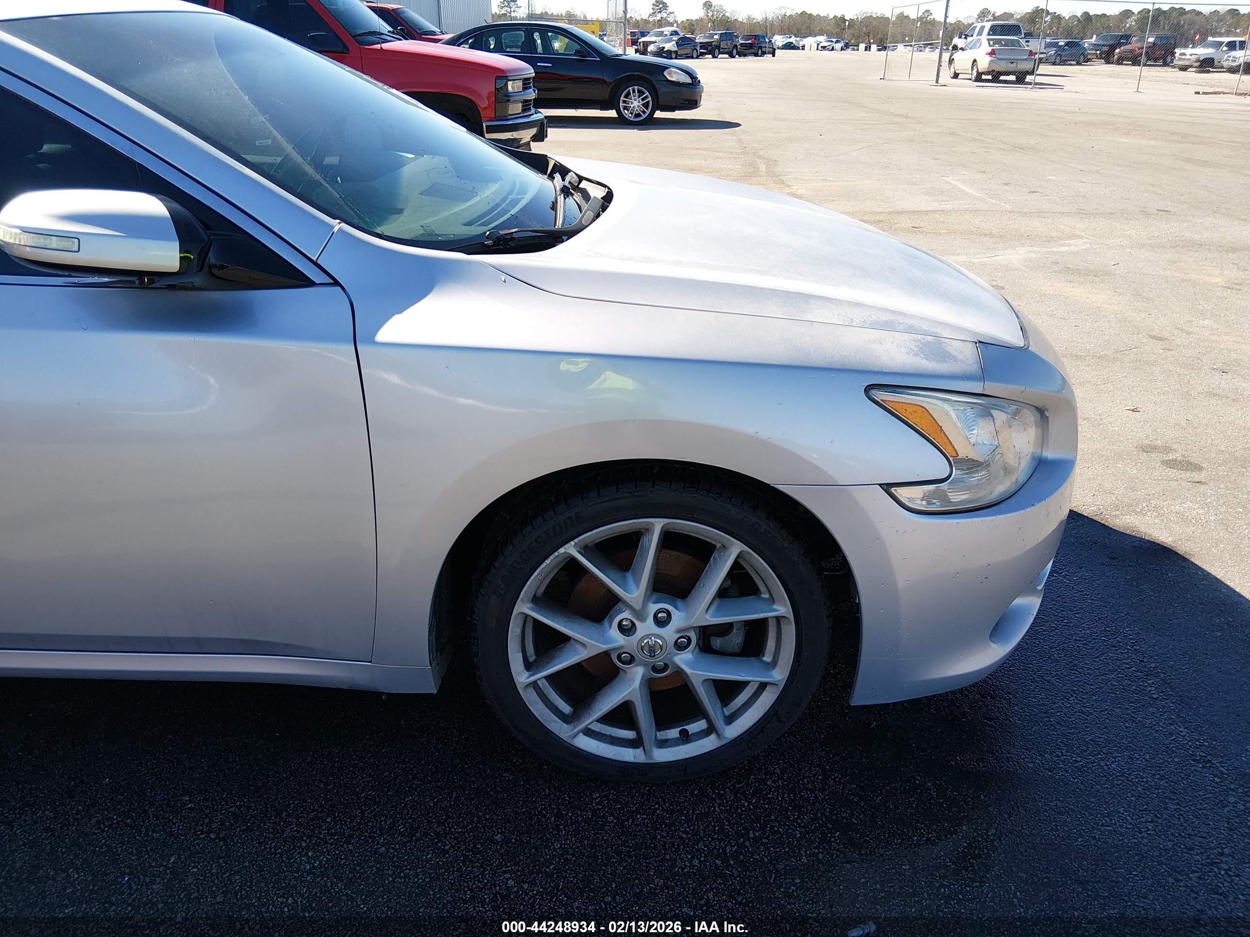 NISSAN MAXIMA image 6