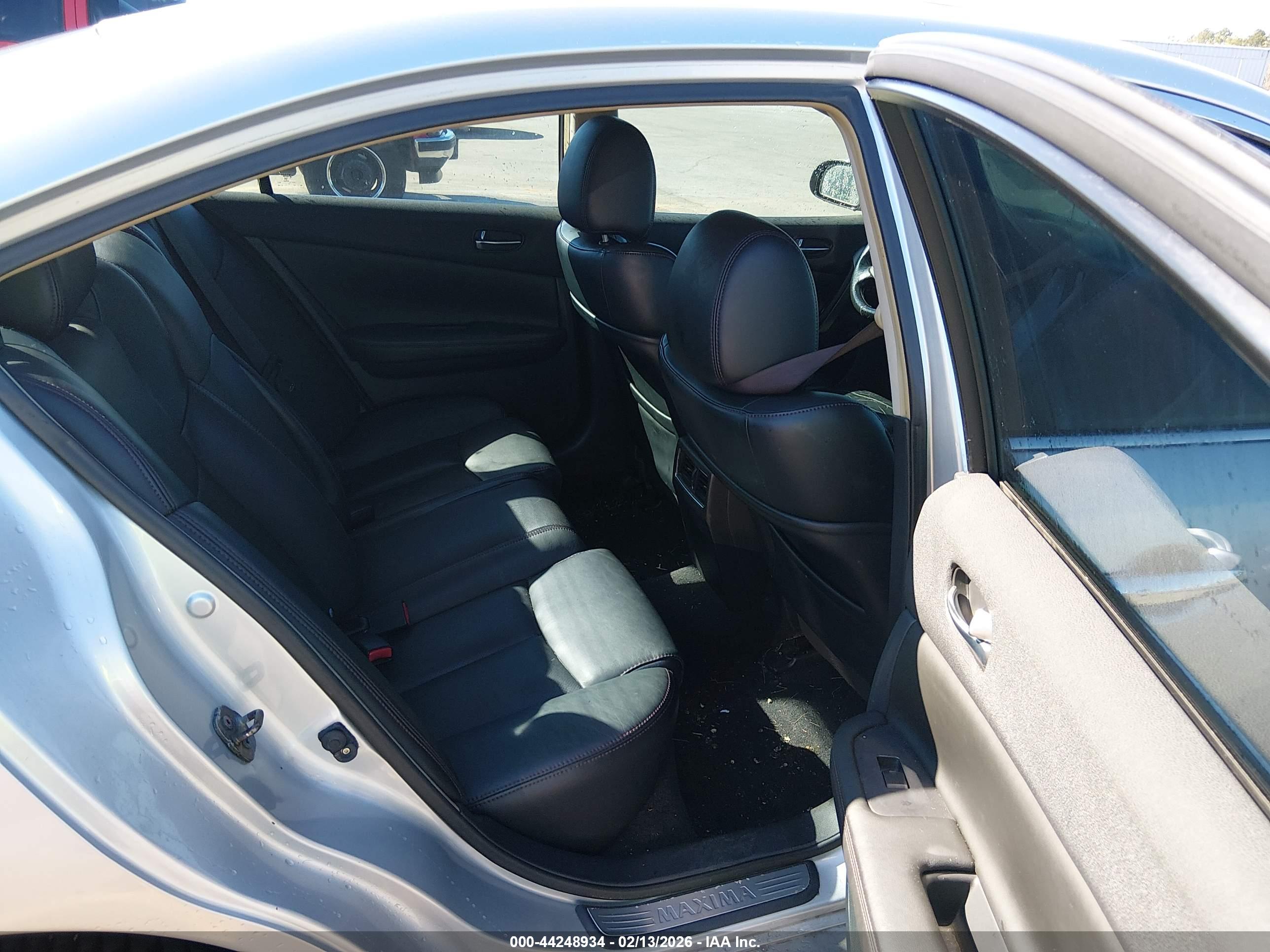 NISSAN MAXIMA image 8