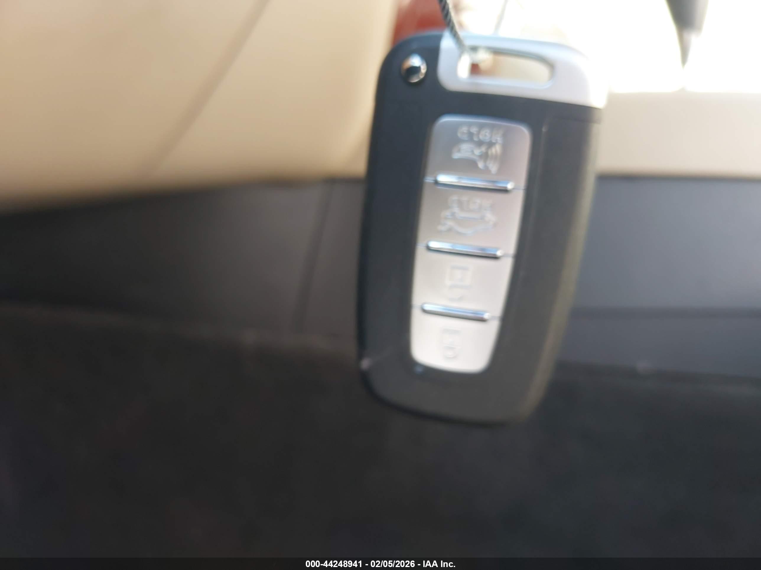 HYUNDAI GENESIS image 11
