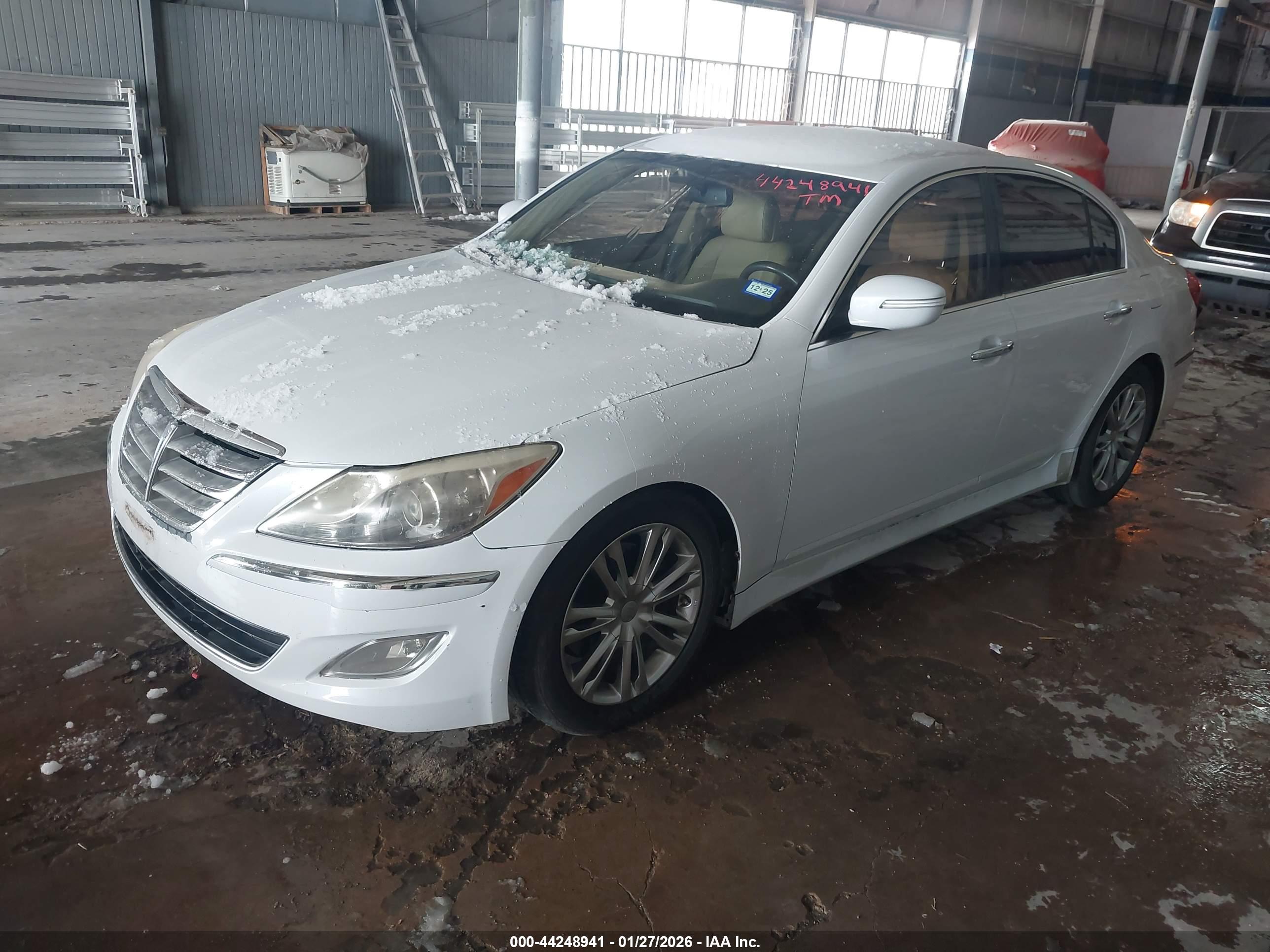 HYUNDAI GENESIS image 2