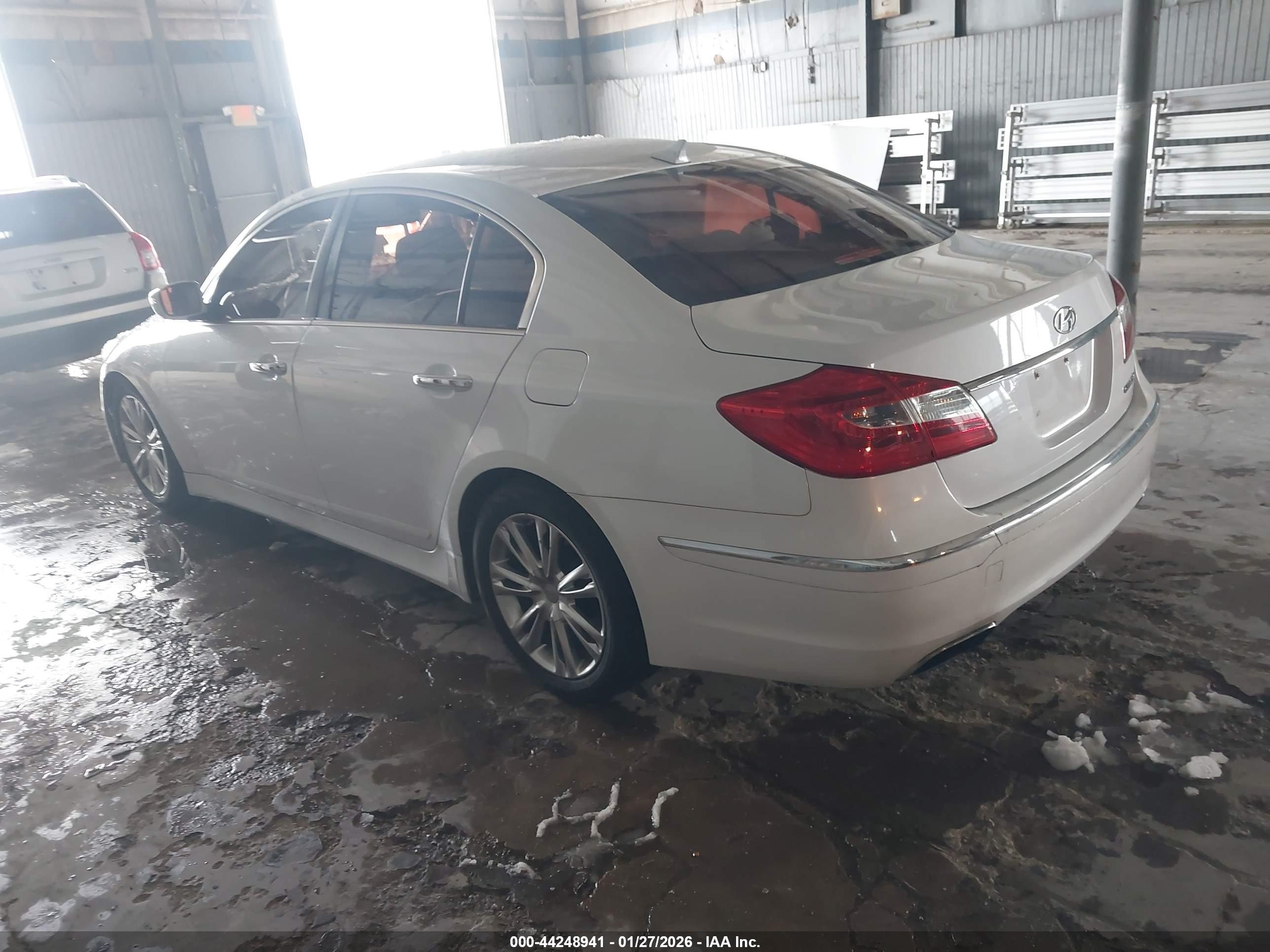 HYUNDAI GENESIS image 3