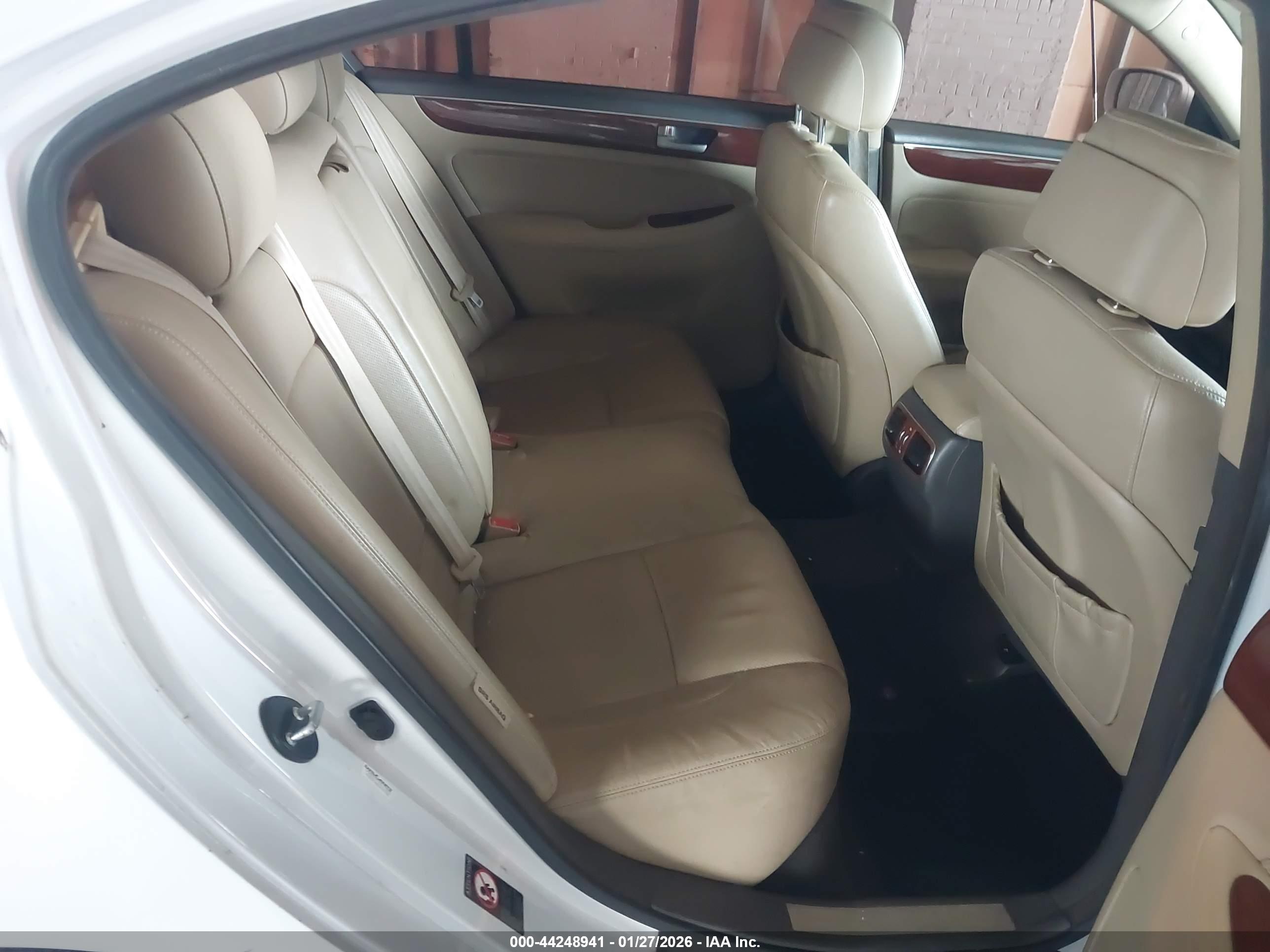 HYUNDAI GENESIS image 8