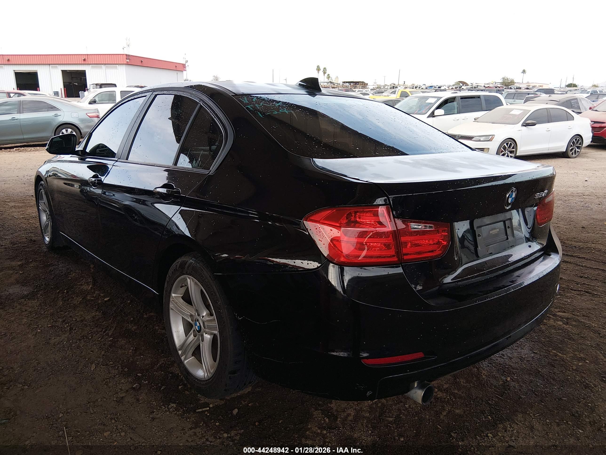 BMW 320I image 3