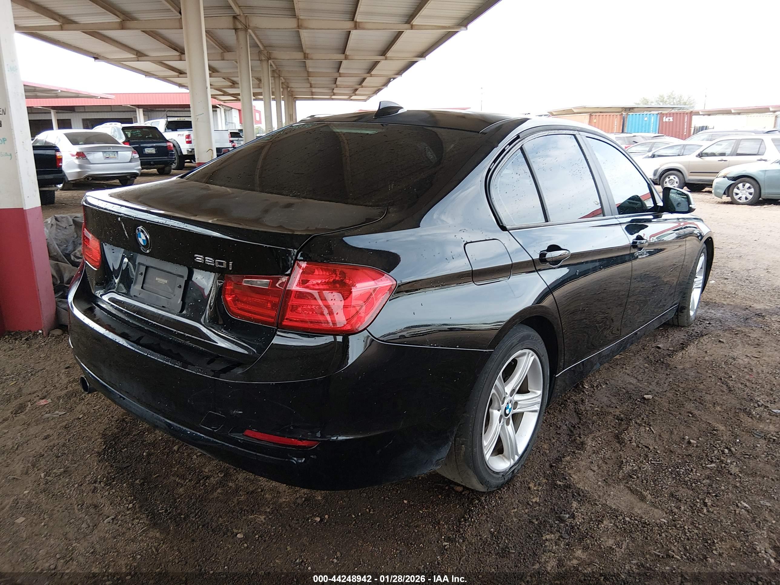 BMW 320I image 4