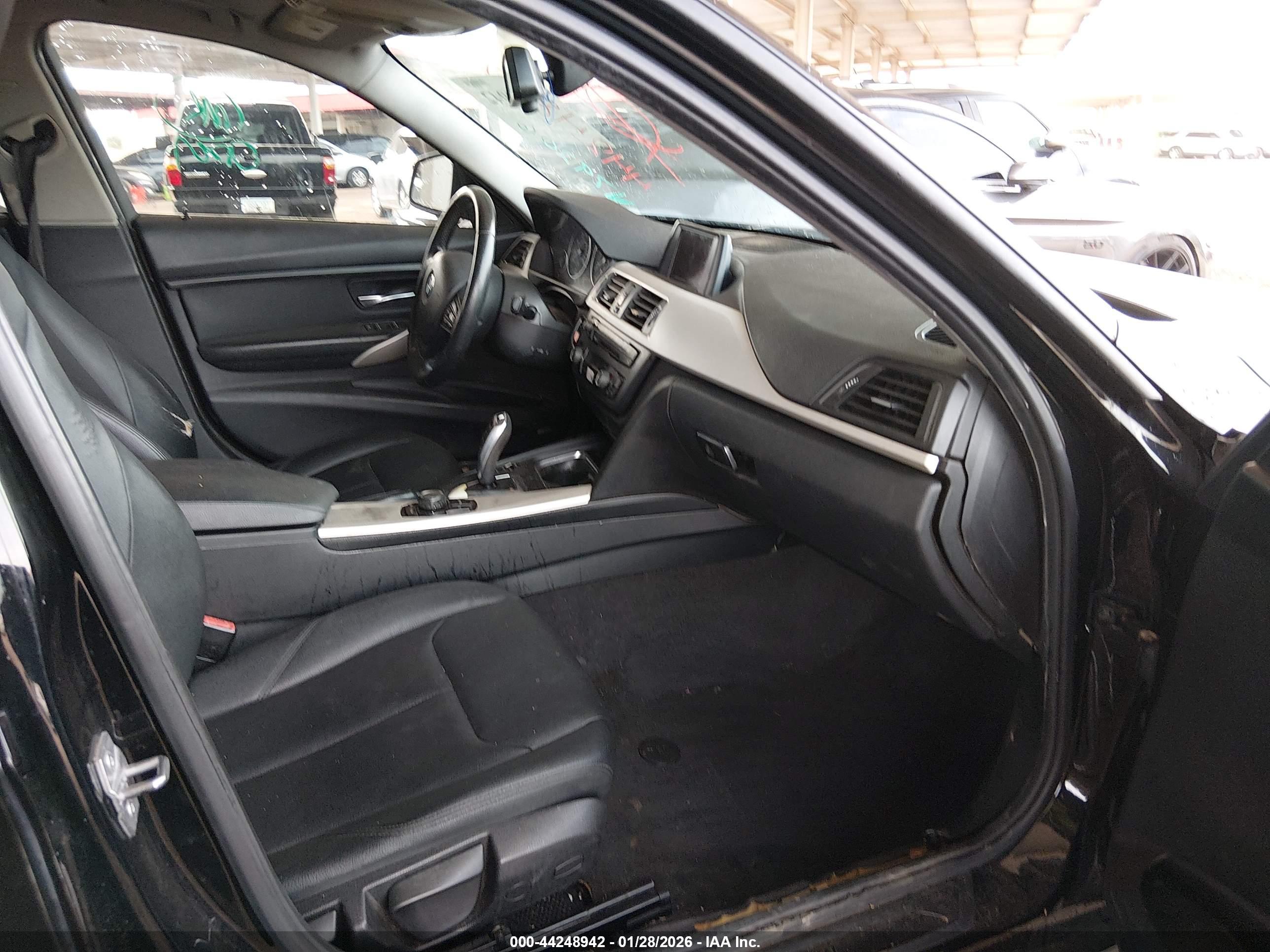 BMW 320I image 5