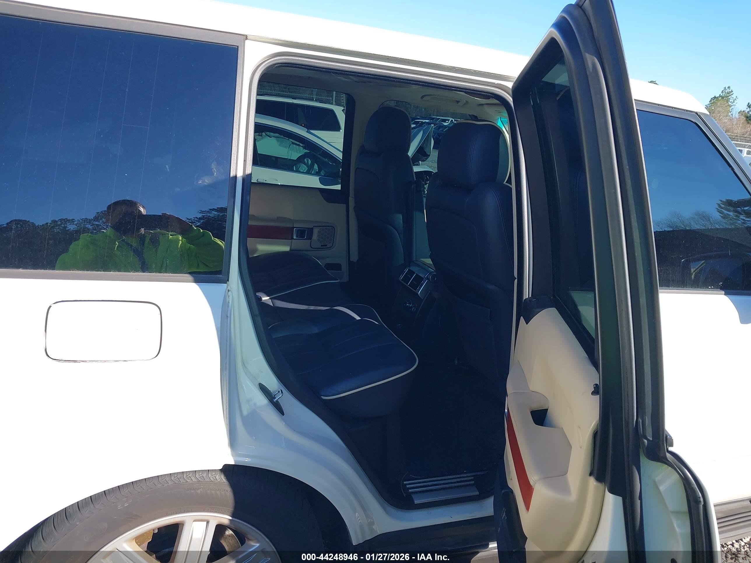 LAND ROVER image 8