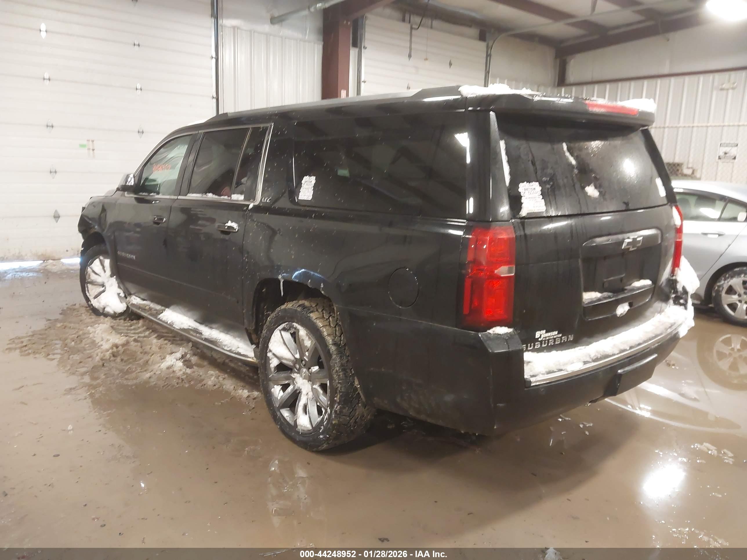 CHEVROLET SUBURBAN image 3