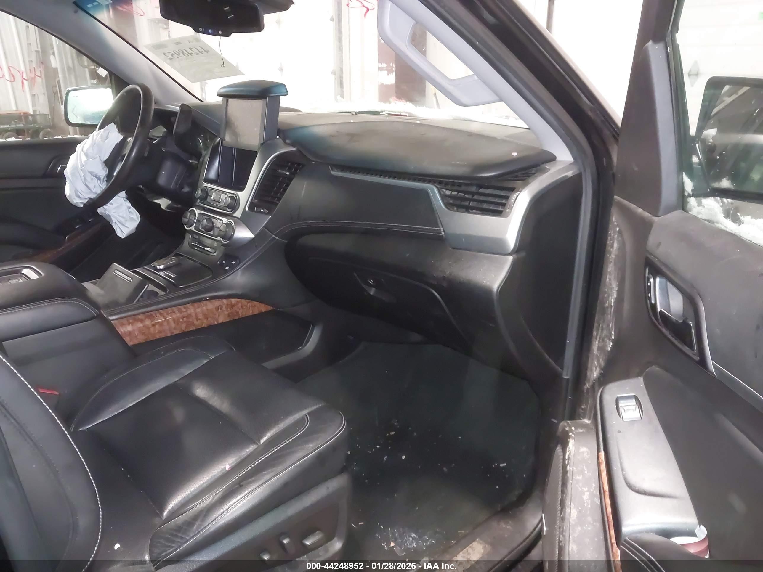 CHEVROLET SUBURBAN image 5