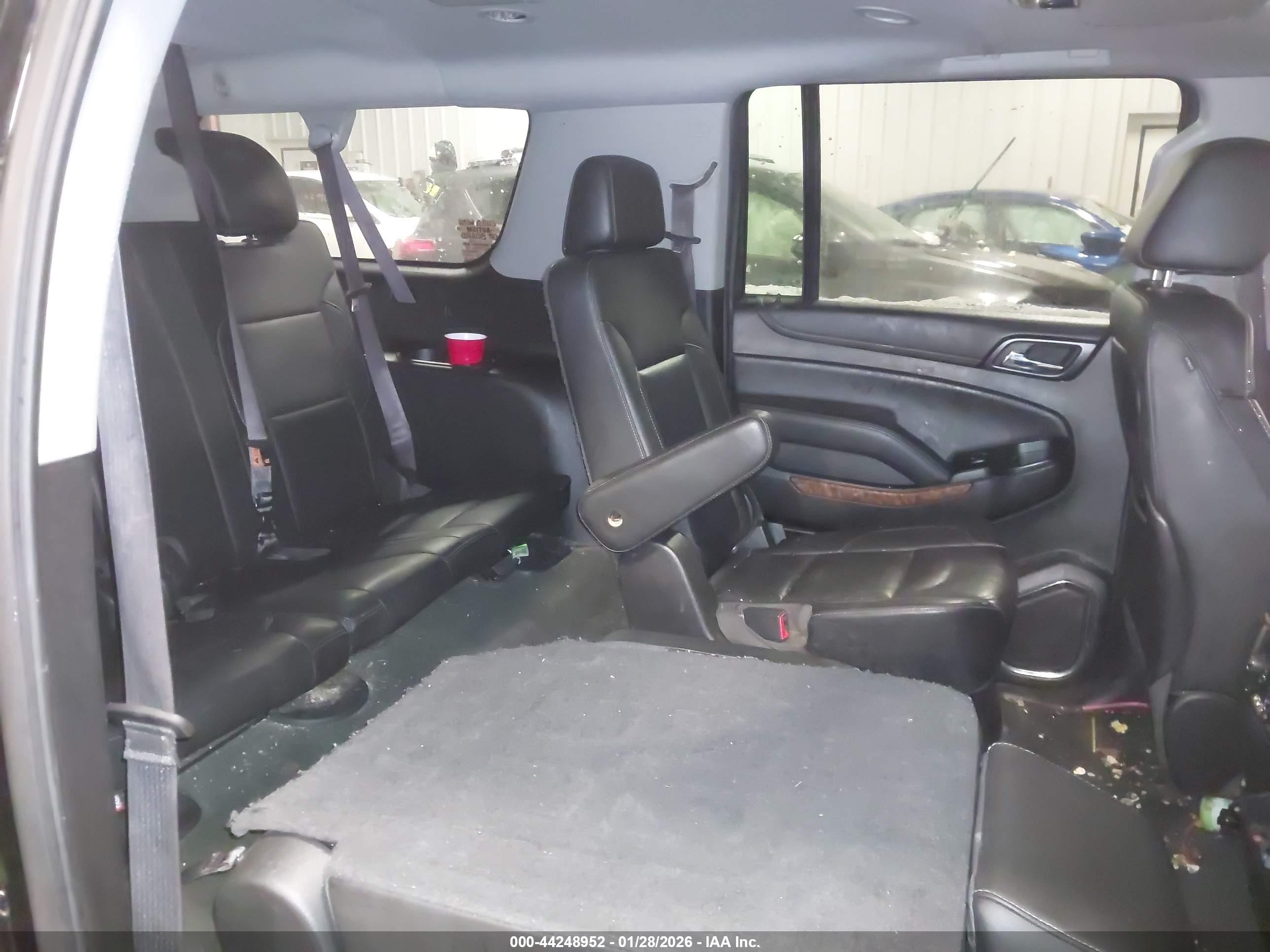 CHEVROLET SUBURBAN image 8