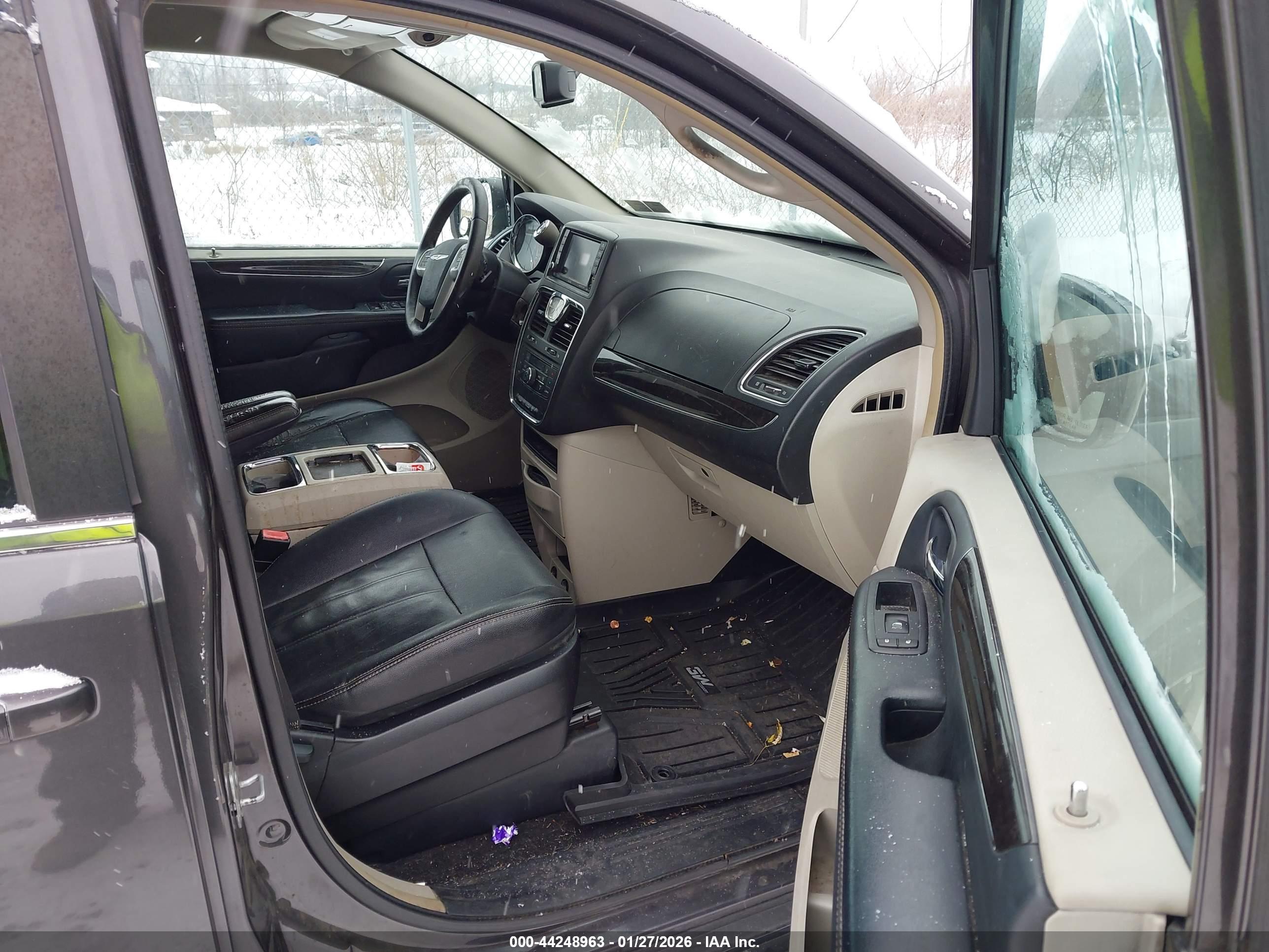 CHRYSLER TOWN image 5