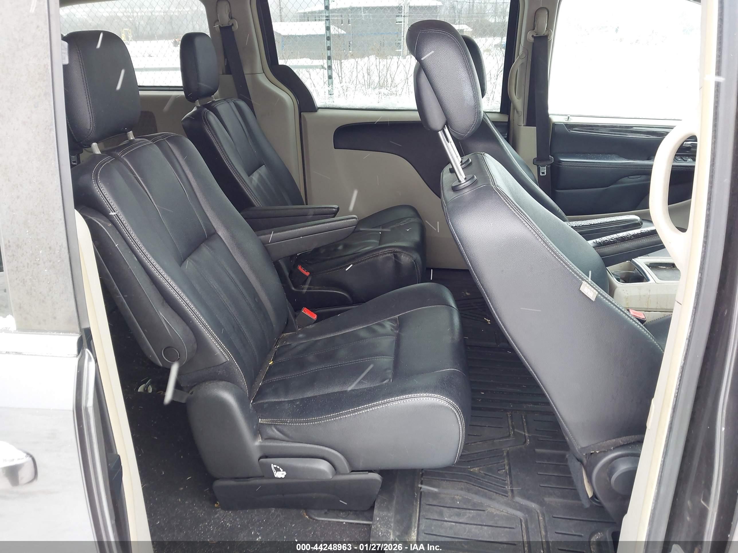 CHRYSLER TOWN image 8