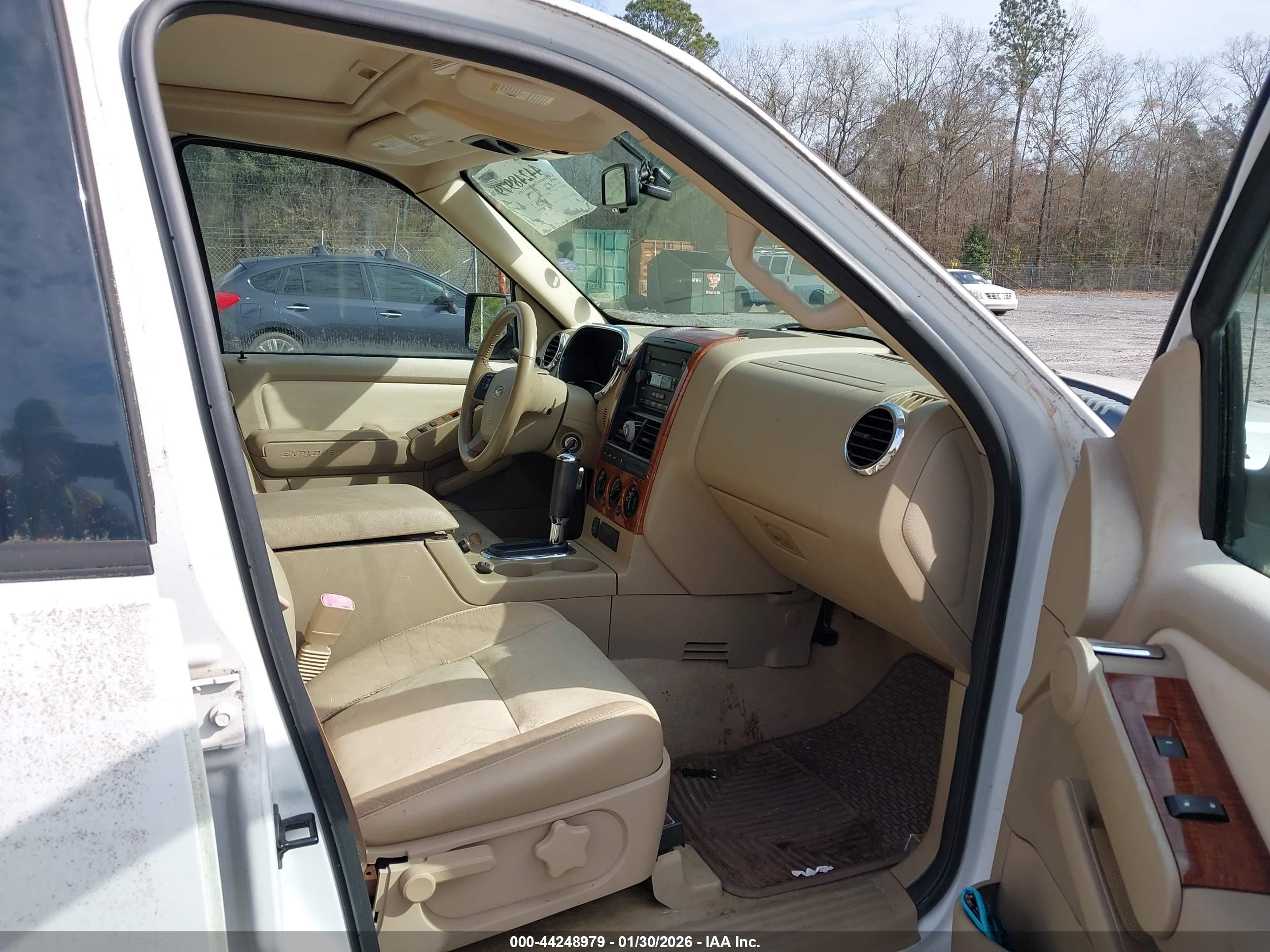 FORD EXPLORER image 5