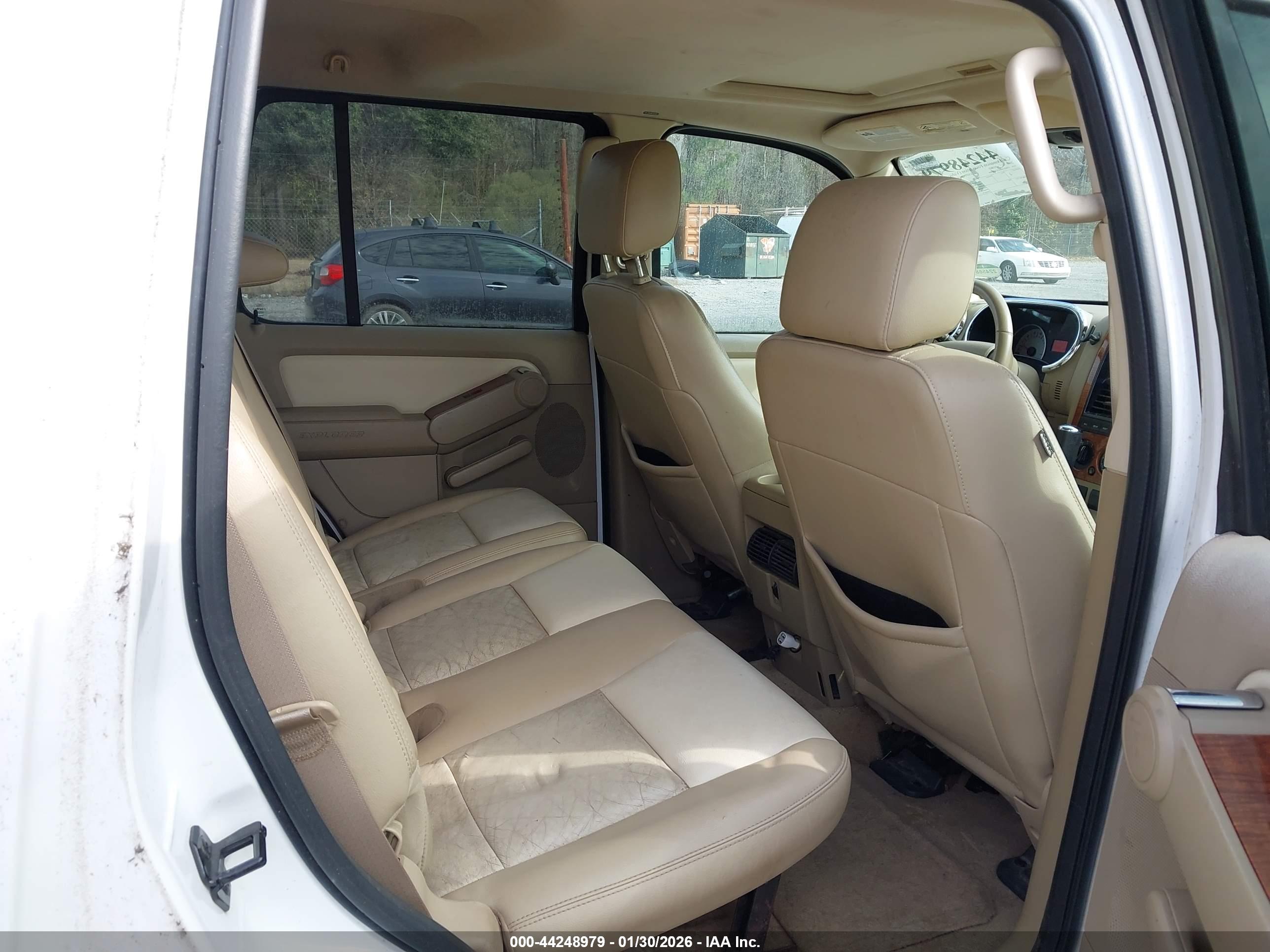 FORD EXPLORER image 8