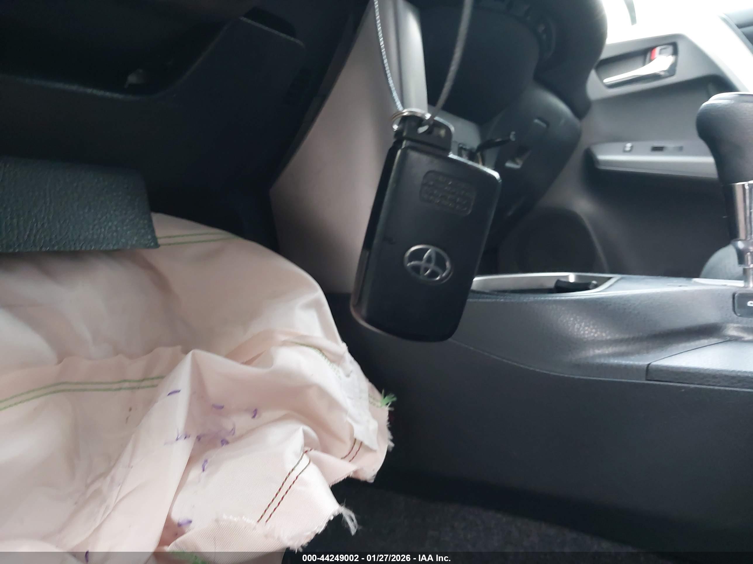 TOYOTA RAV4 image 11