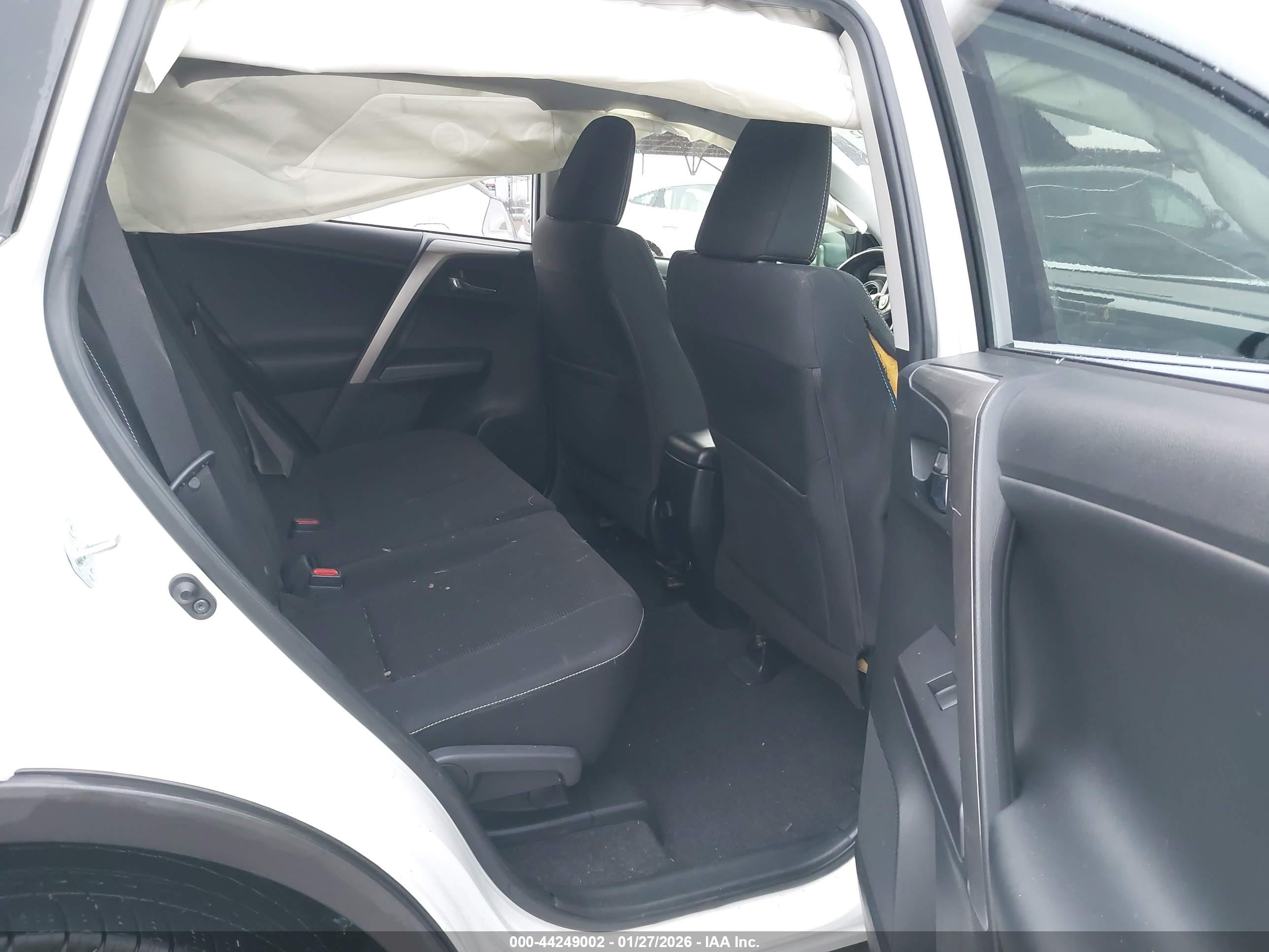 TOYOTA RAV4 image 8