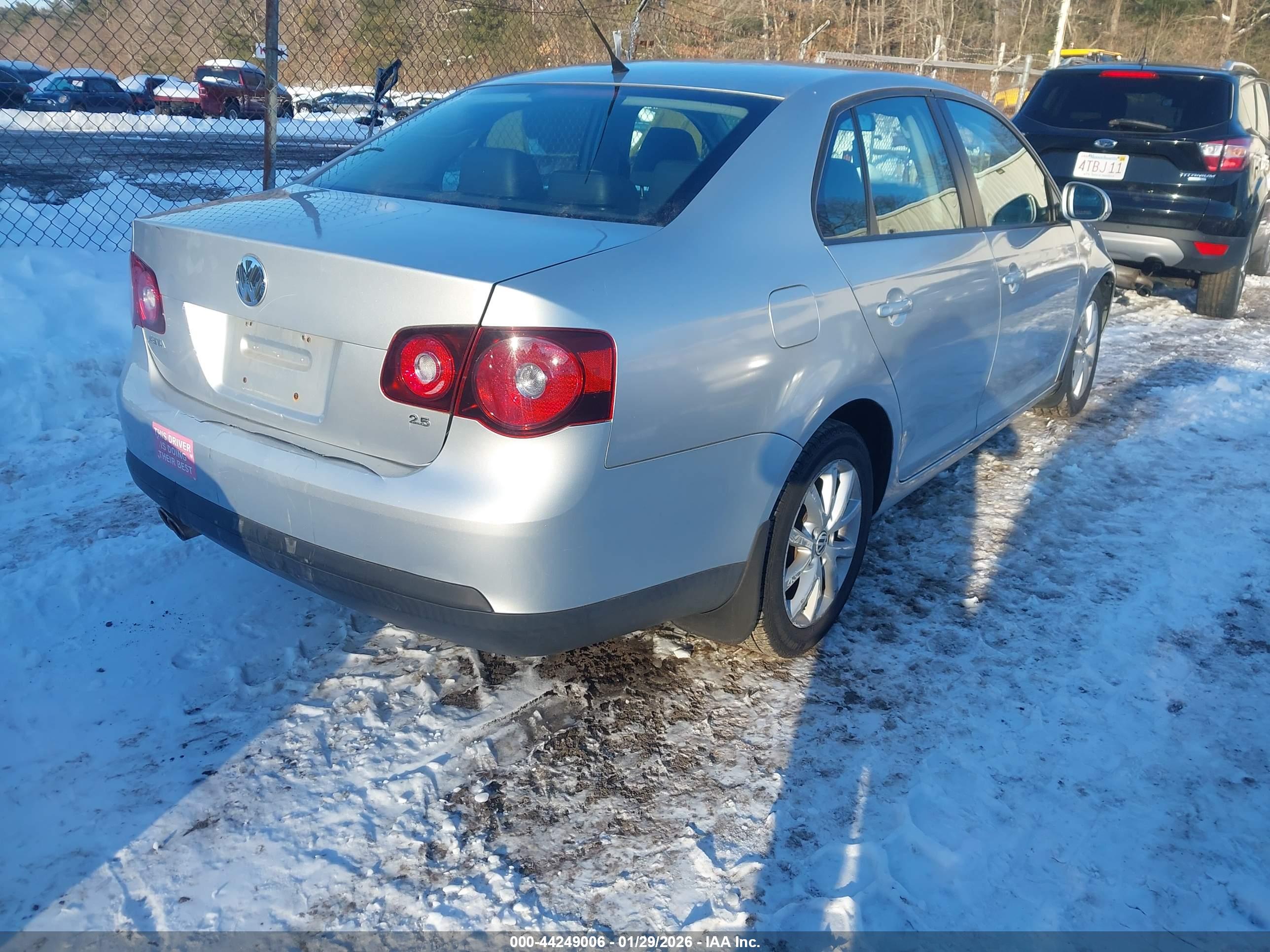 VOLKSWAGEN JETTA image 4