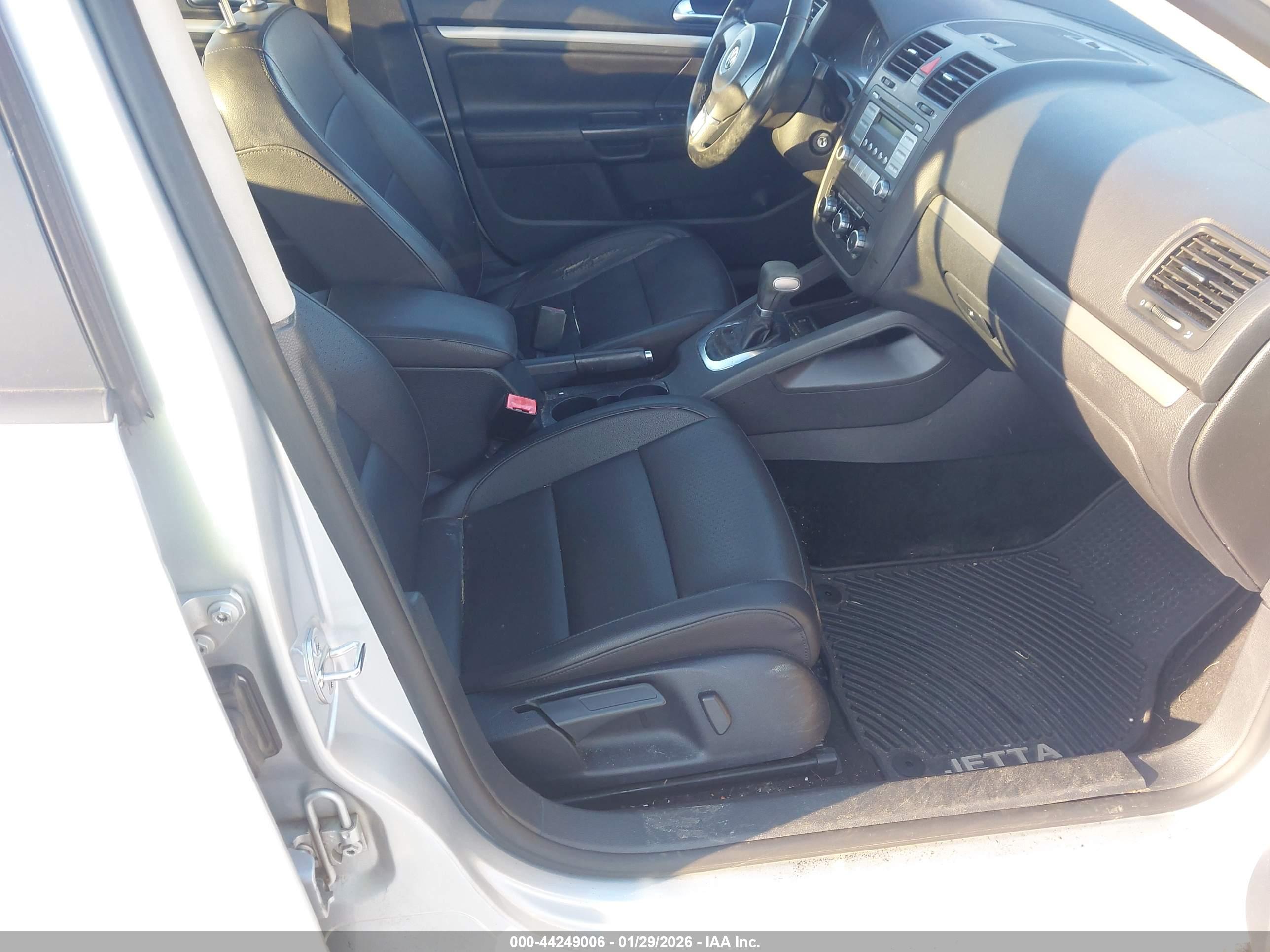 VOLKSWAGEN JETTA image 5