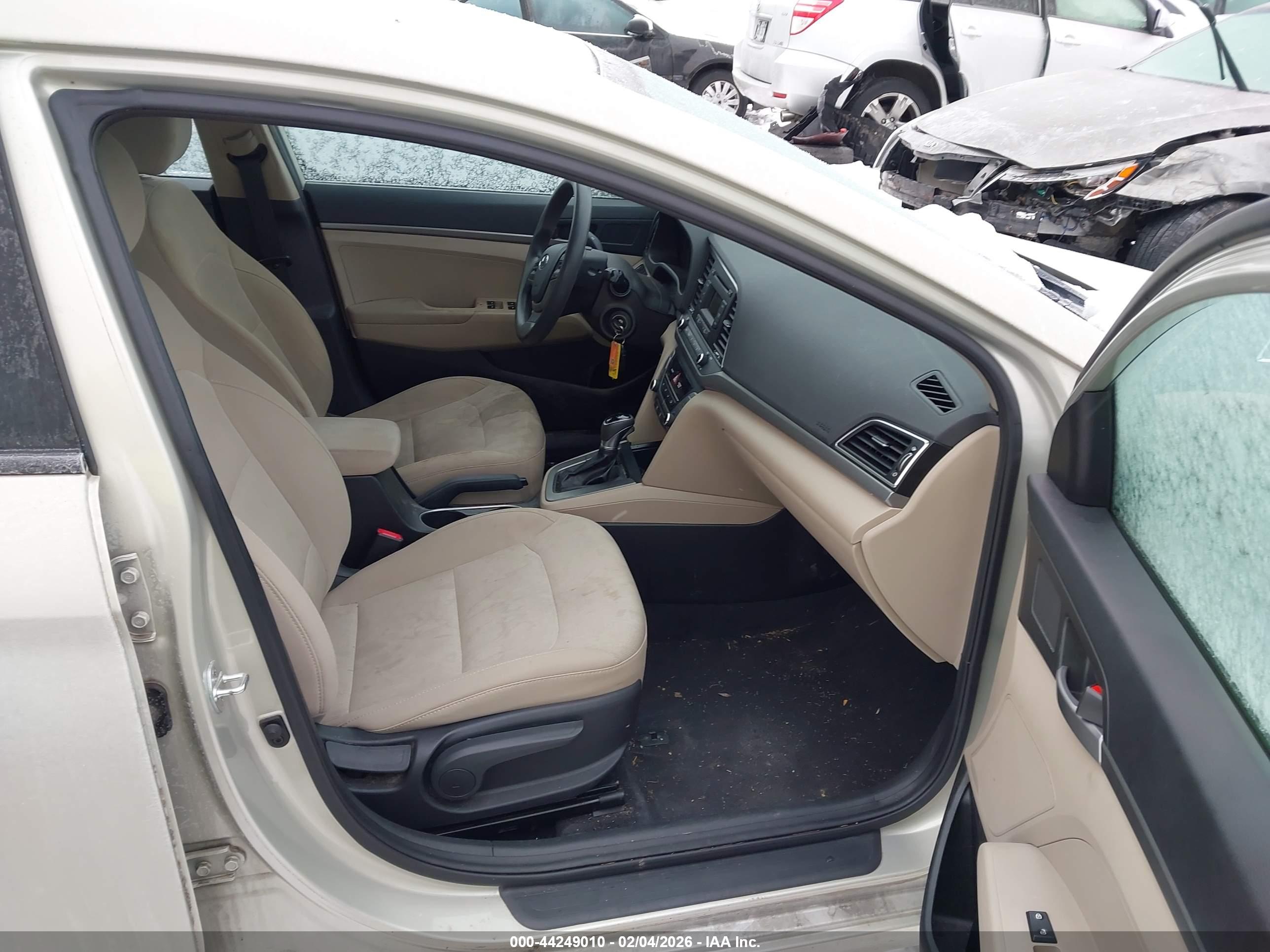 HYUNDAI ELANTRA image 5