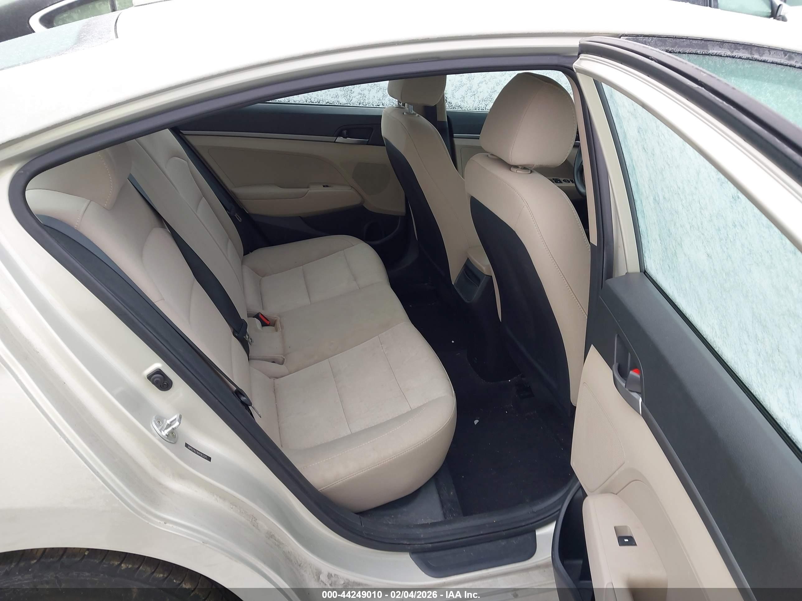 HYUNDAI ELANTRA image 8