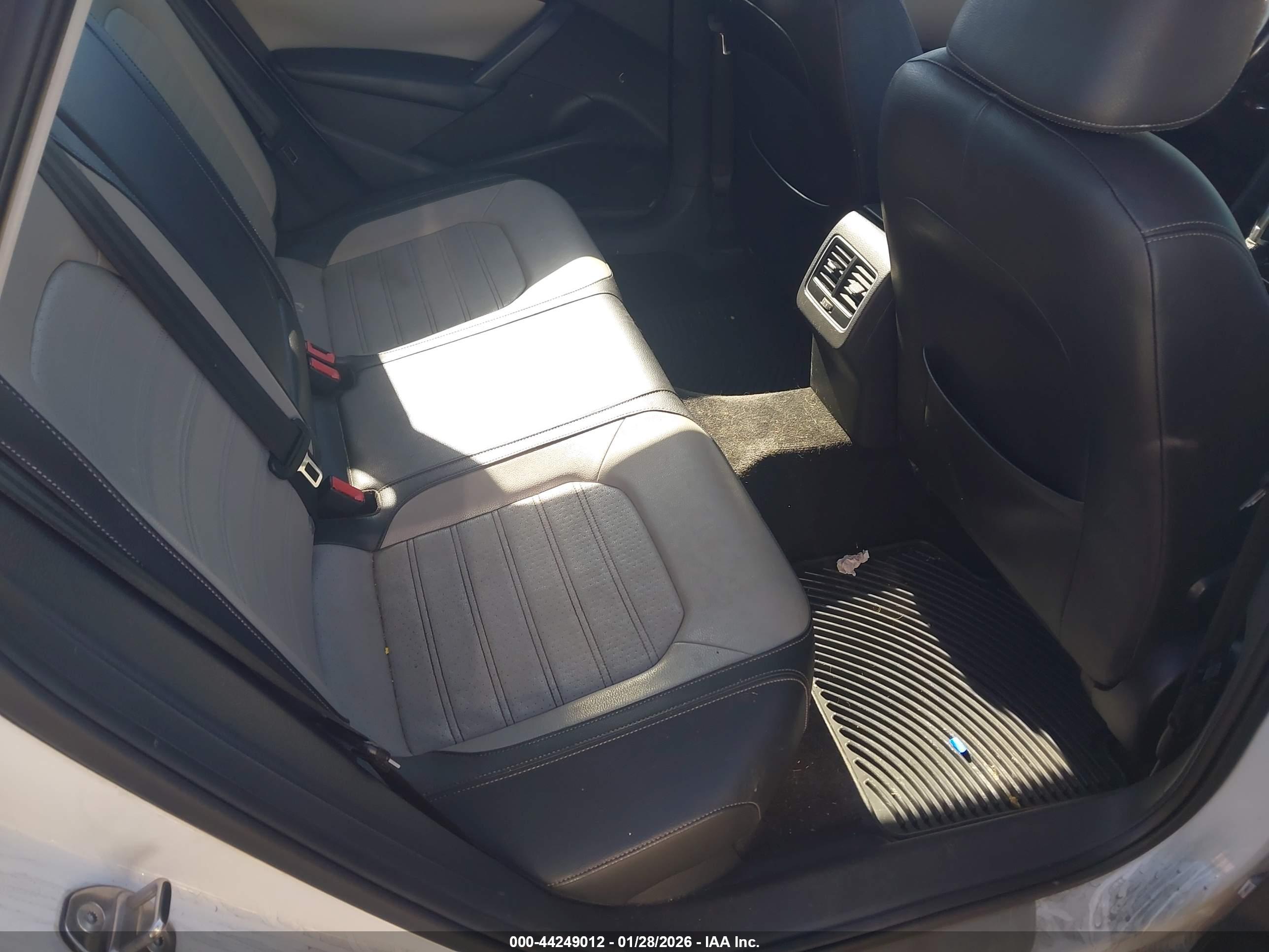 VOLKSWAGEN PASSAT image 8