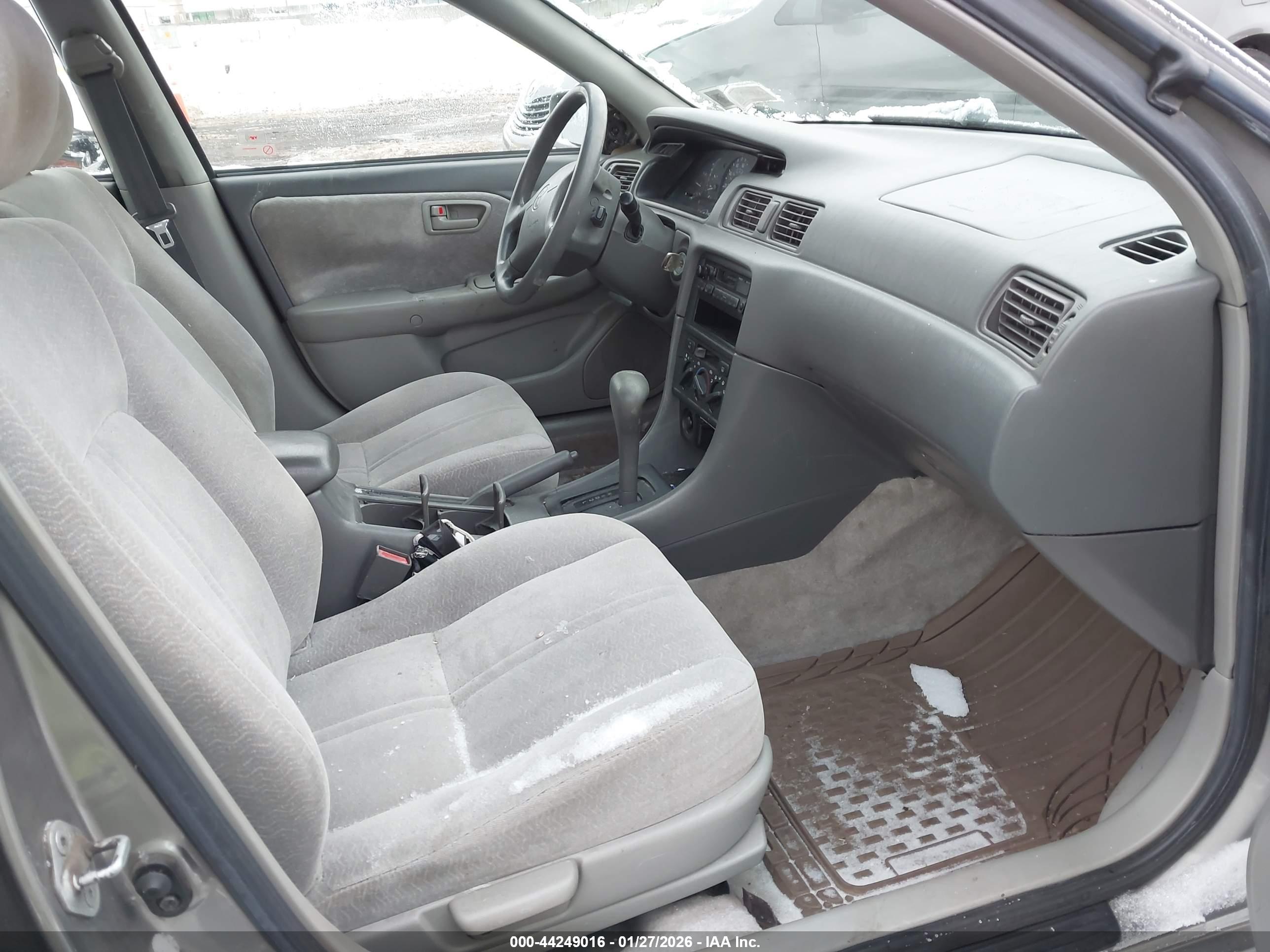TOYOTA CAMRY image 5