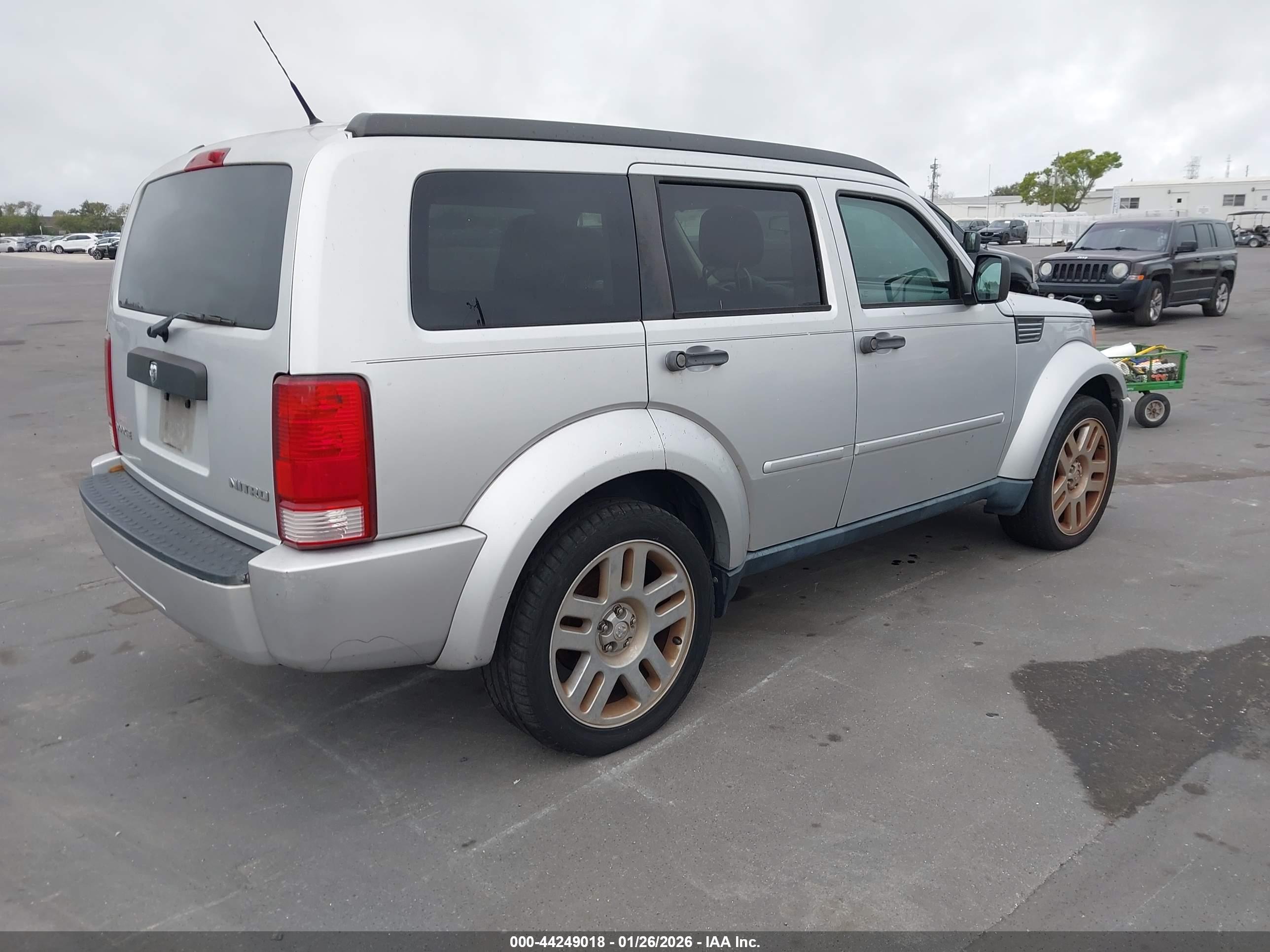 DODGE NITRO image 4