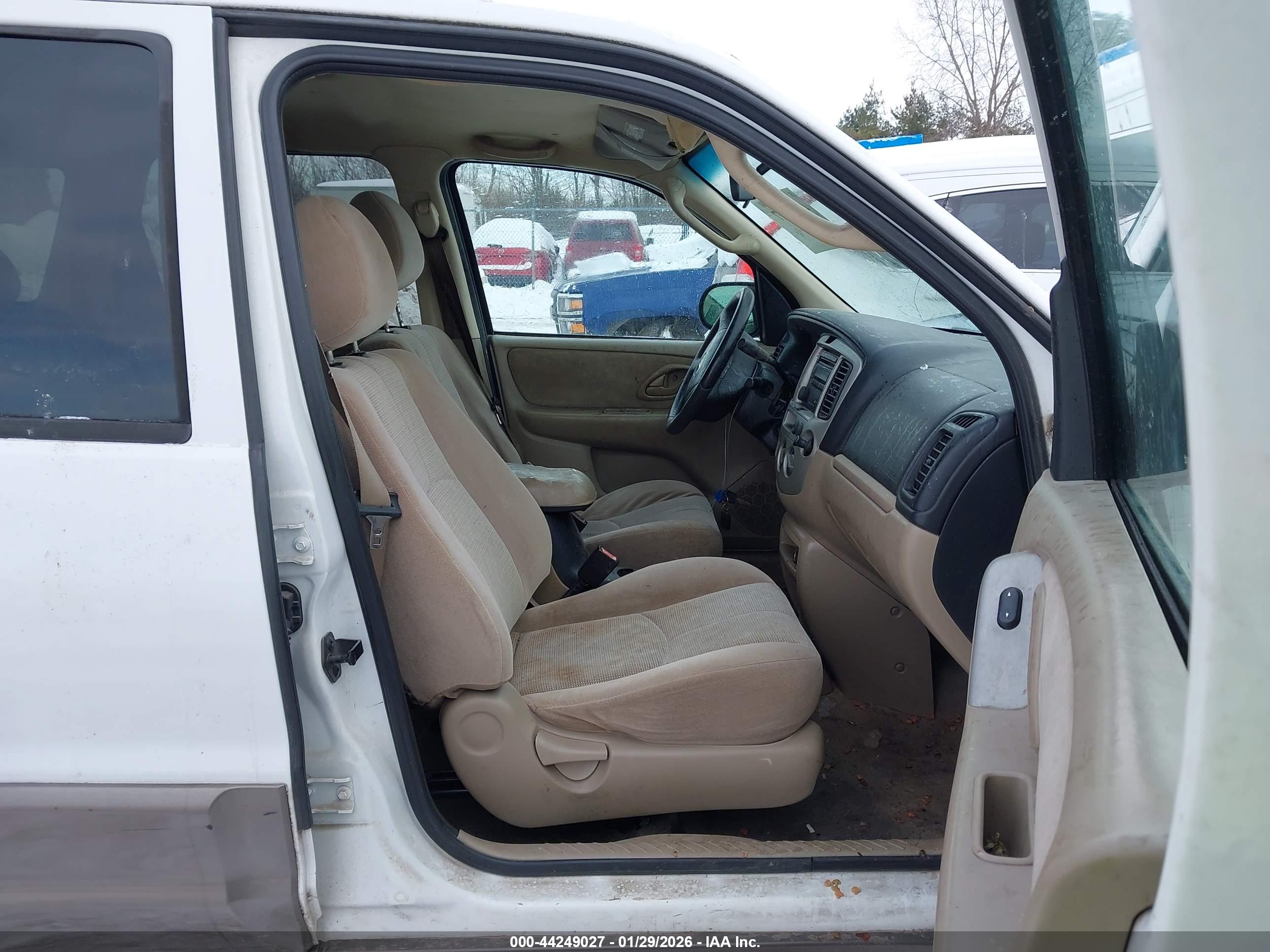 MAZDA TRIBUTE image 5