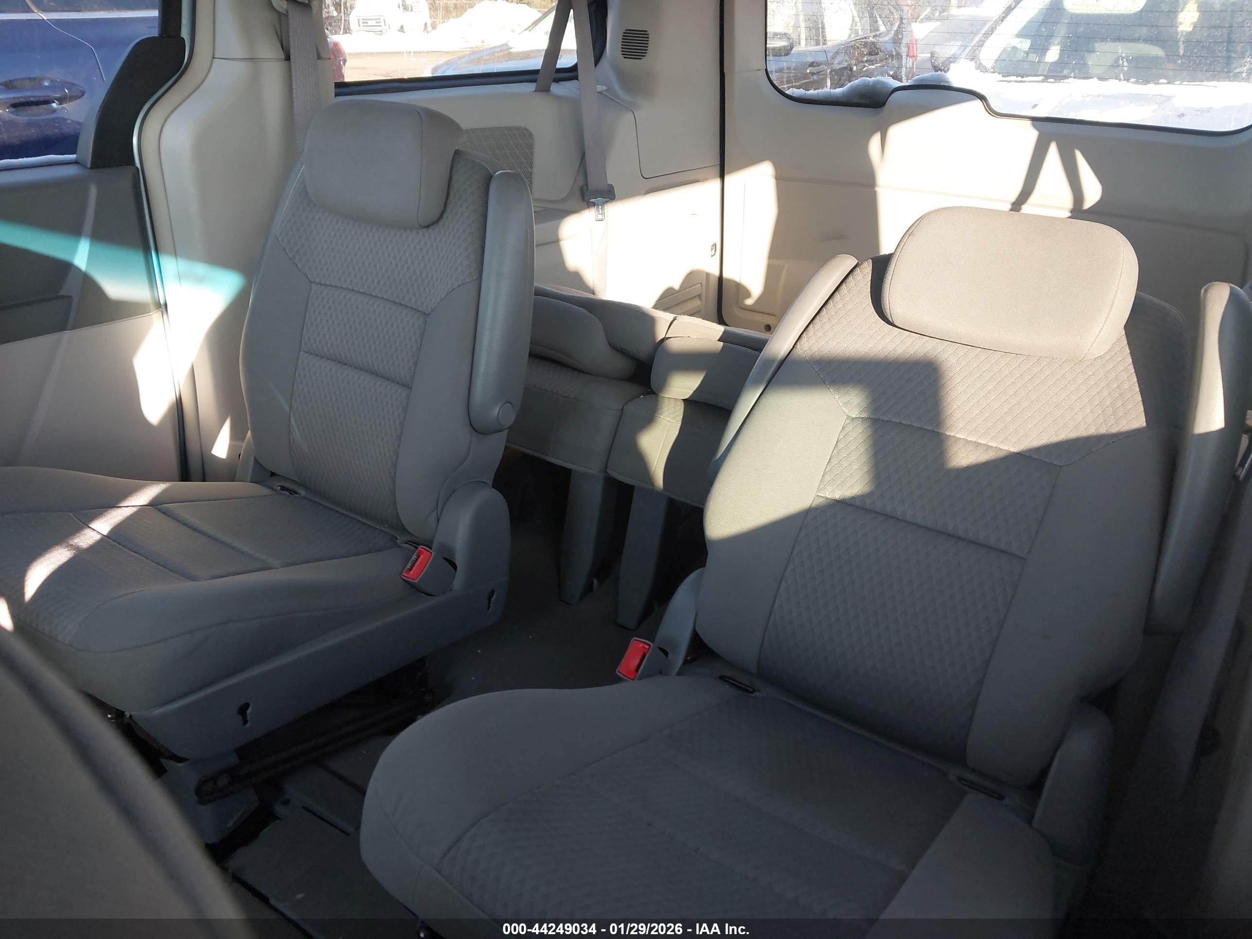 CHRYSLER TOWN image 8