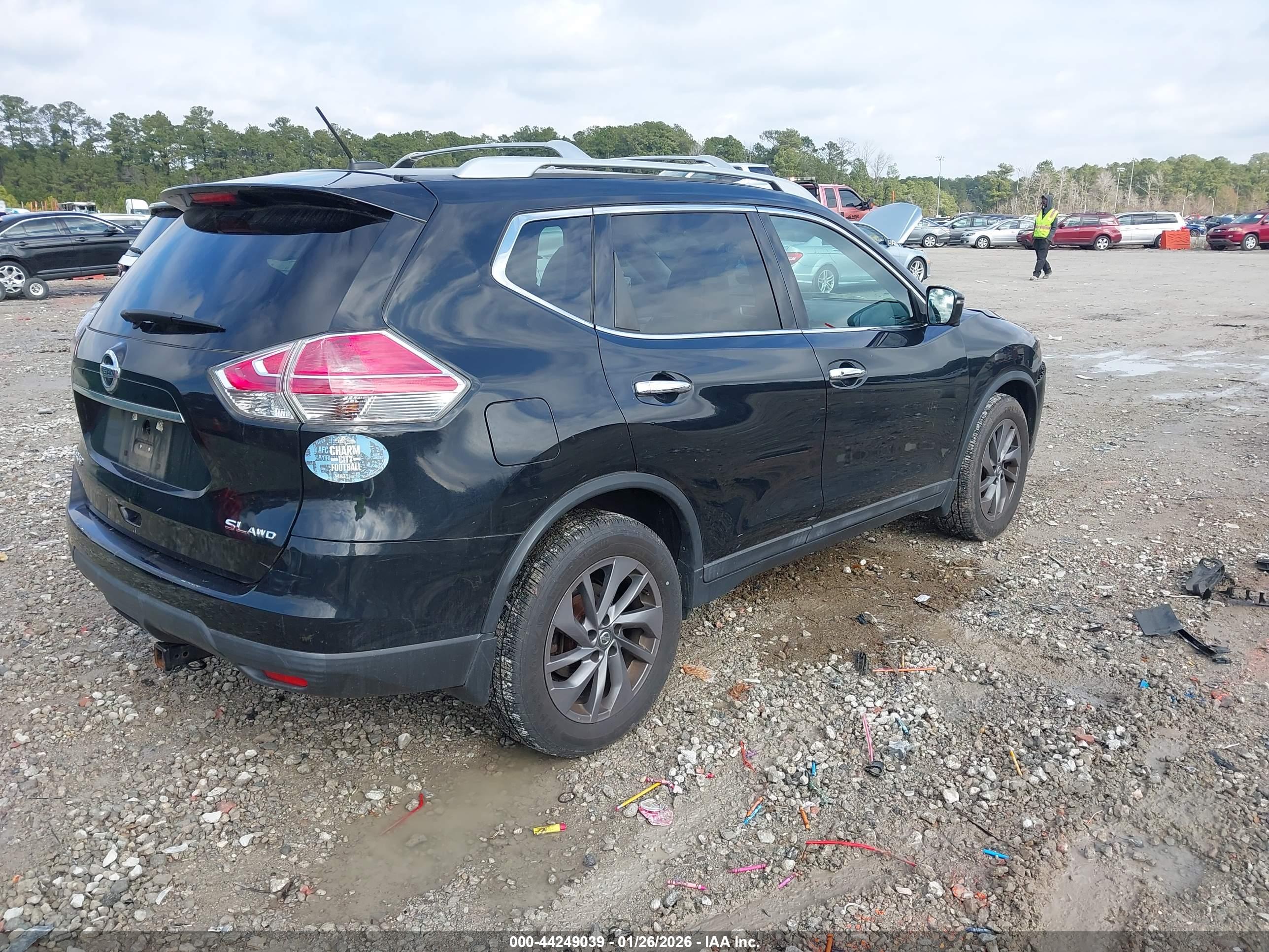 NISSAN ROGUE image 4