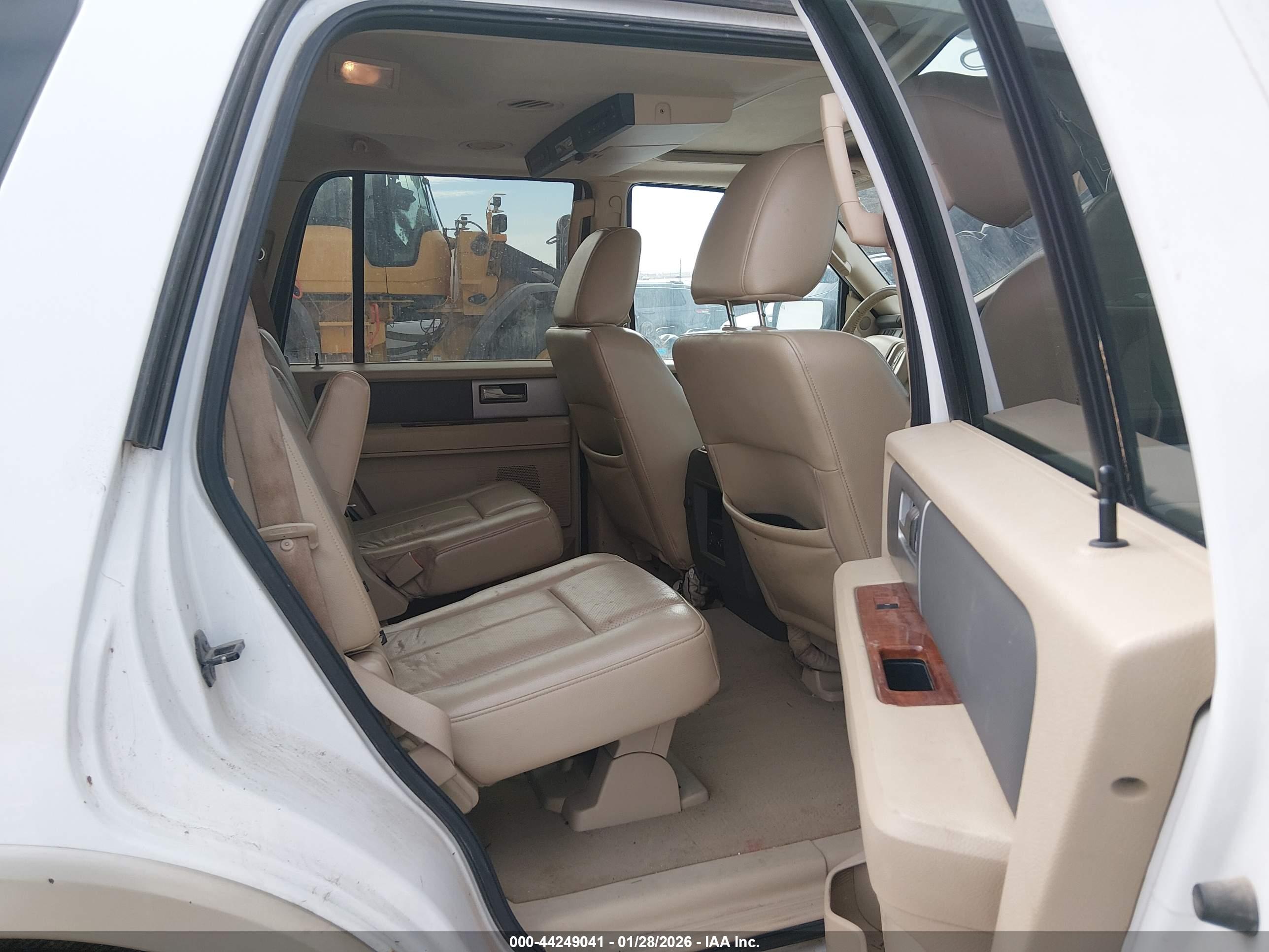 FORD EXPEDITION image 8