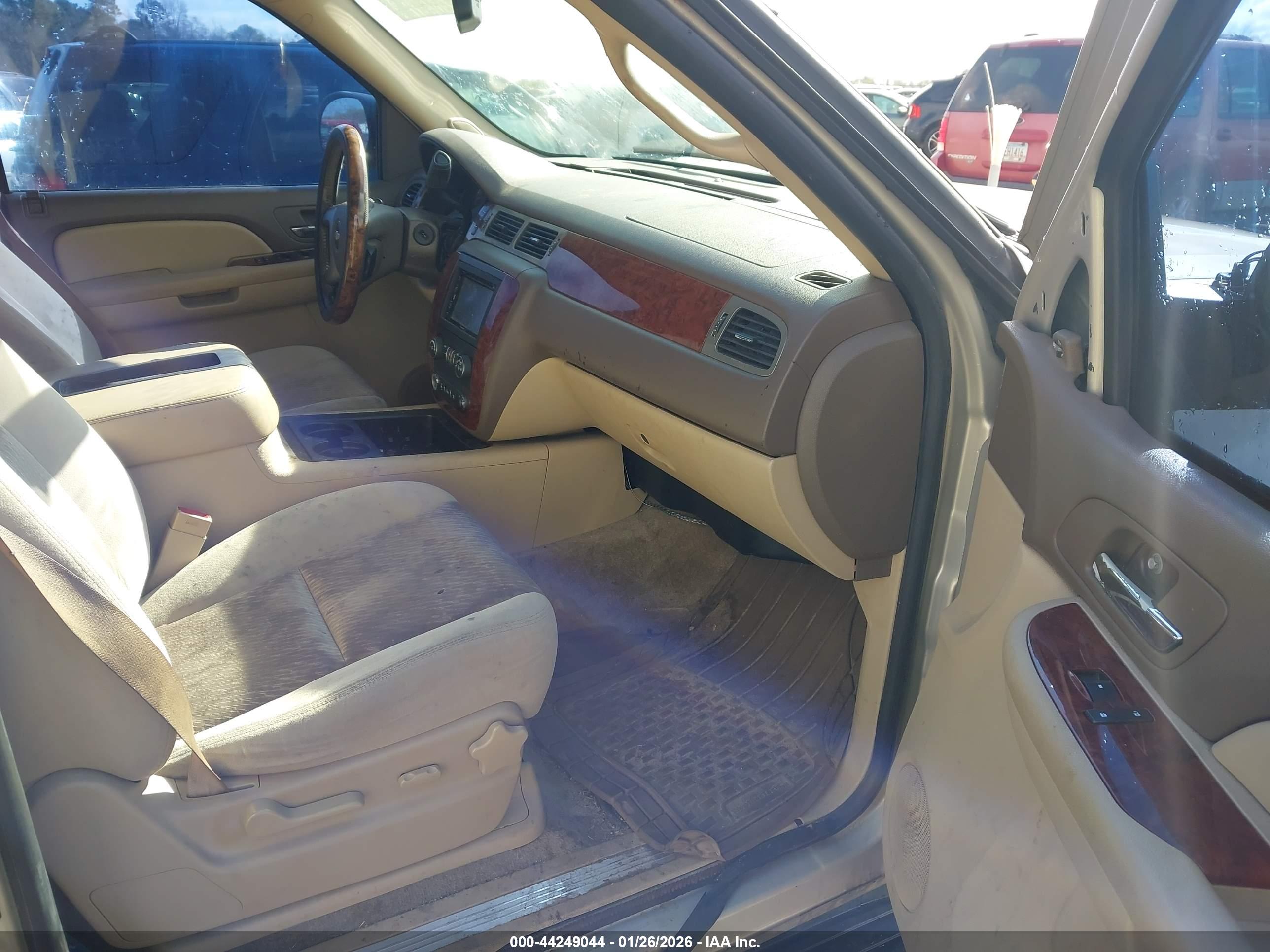 CHEVROLET TAHOE image 5