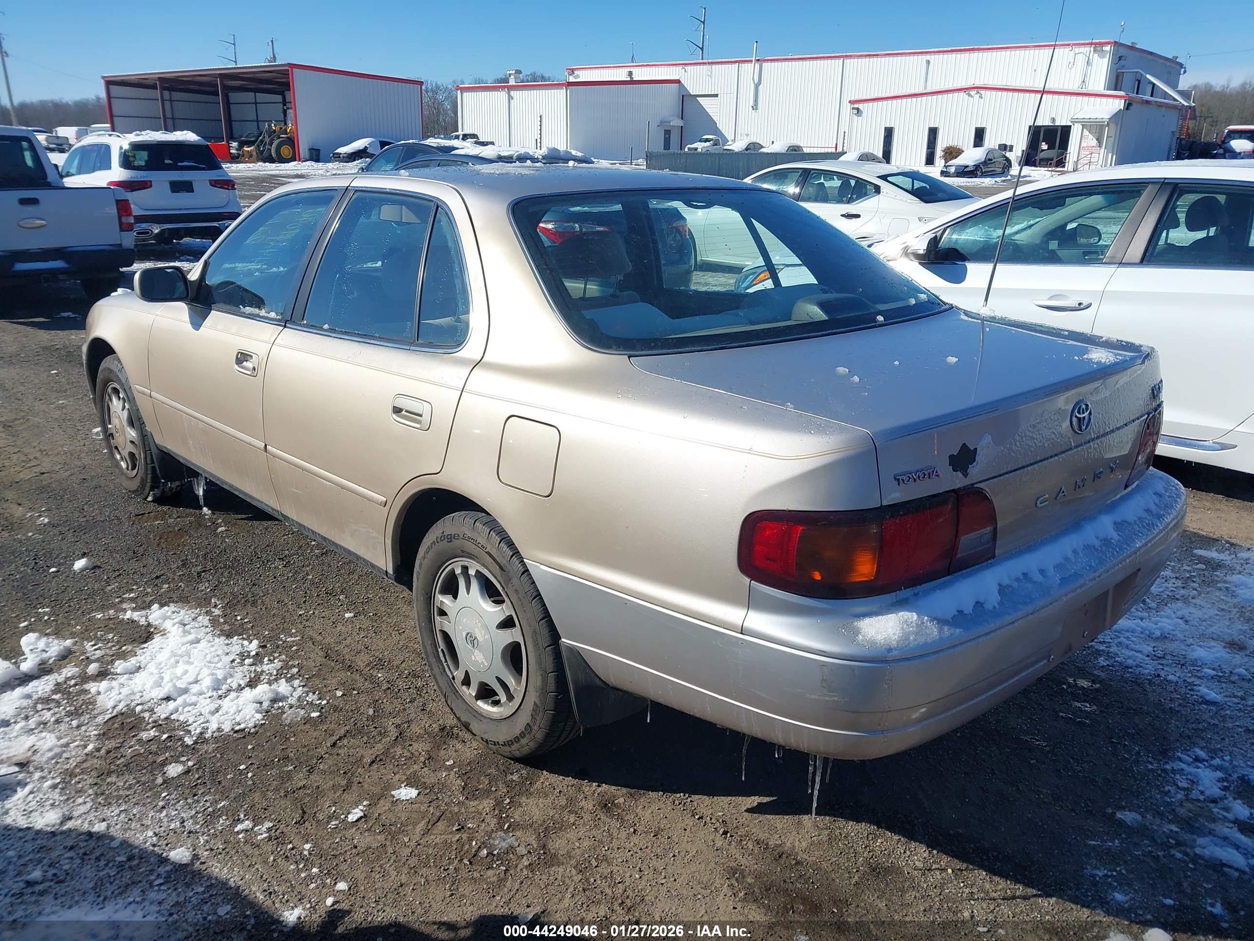 TOYOTA CAMRY image 3