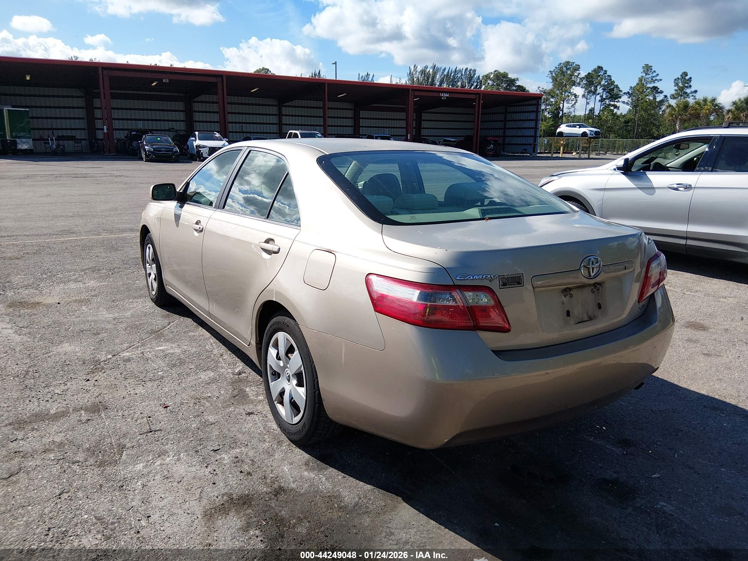 TOYOTA CAMRY image 3
