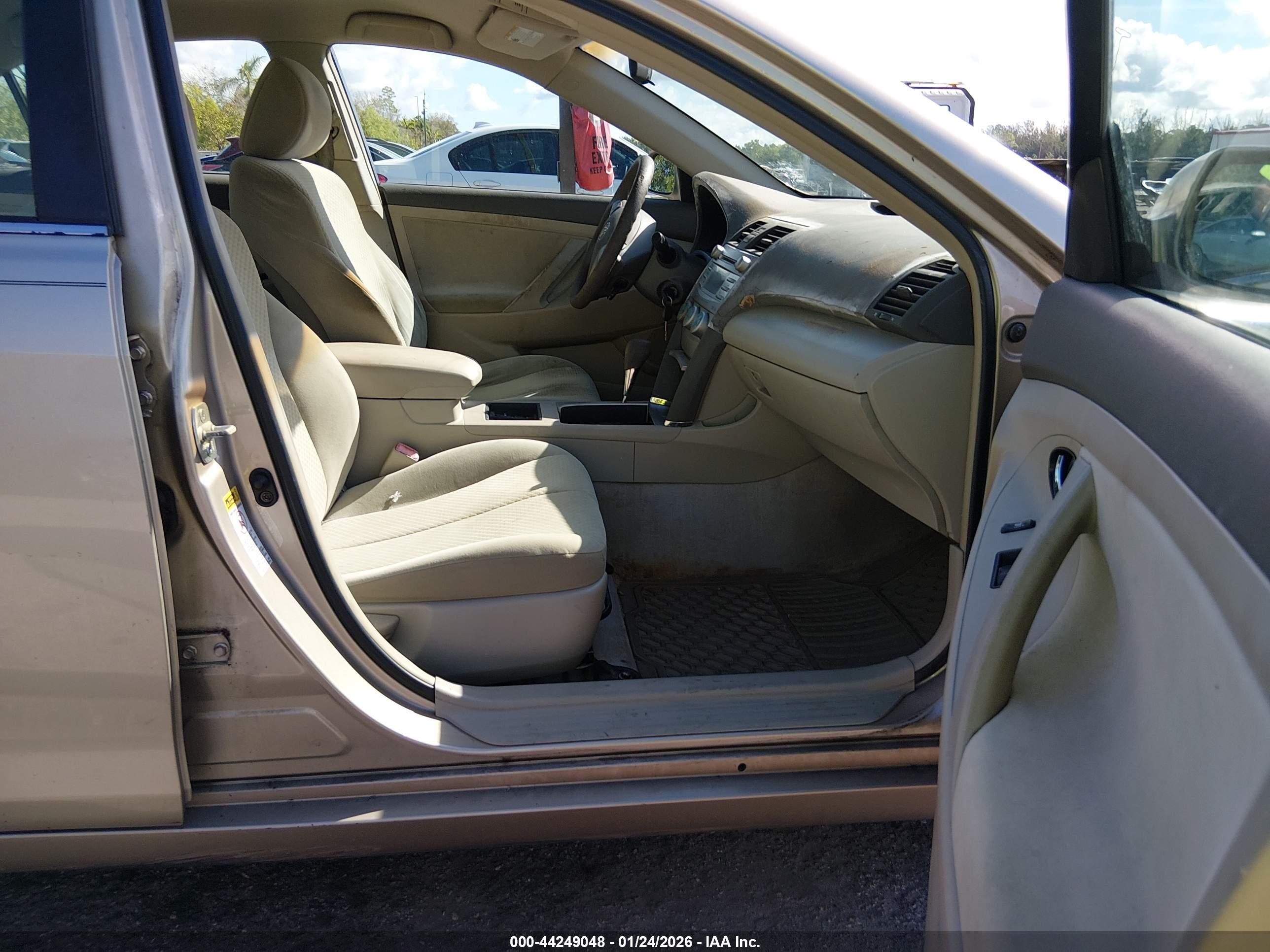 TOYOTA CAMRY image 5