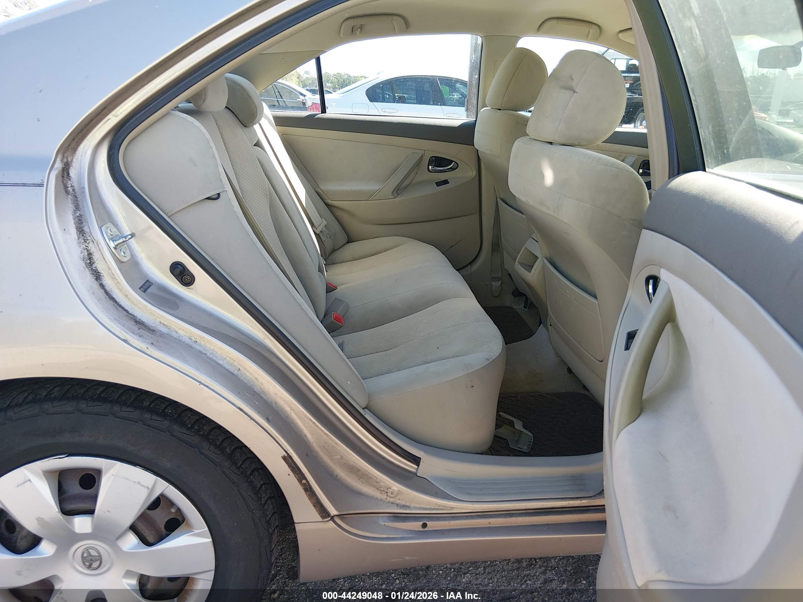TOYOTA CAMRY image 8