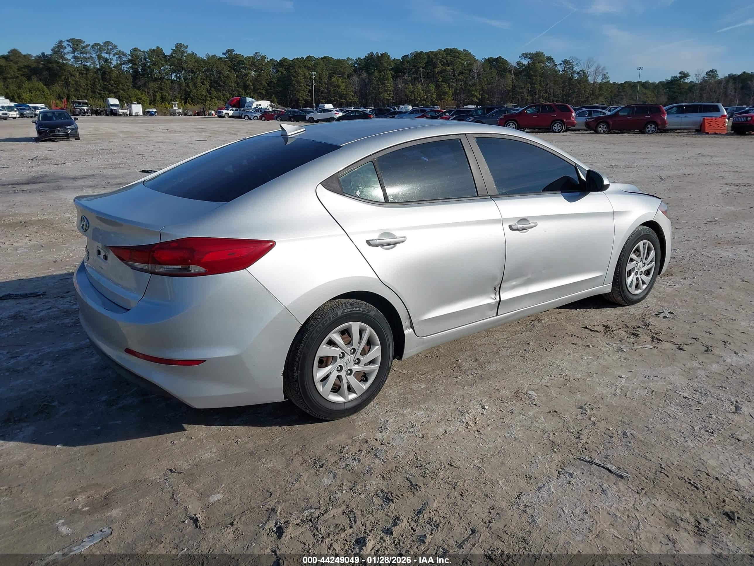 HYUNDAI ELANTRA image 4