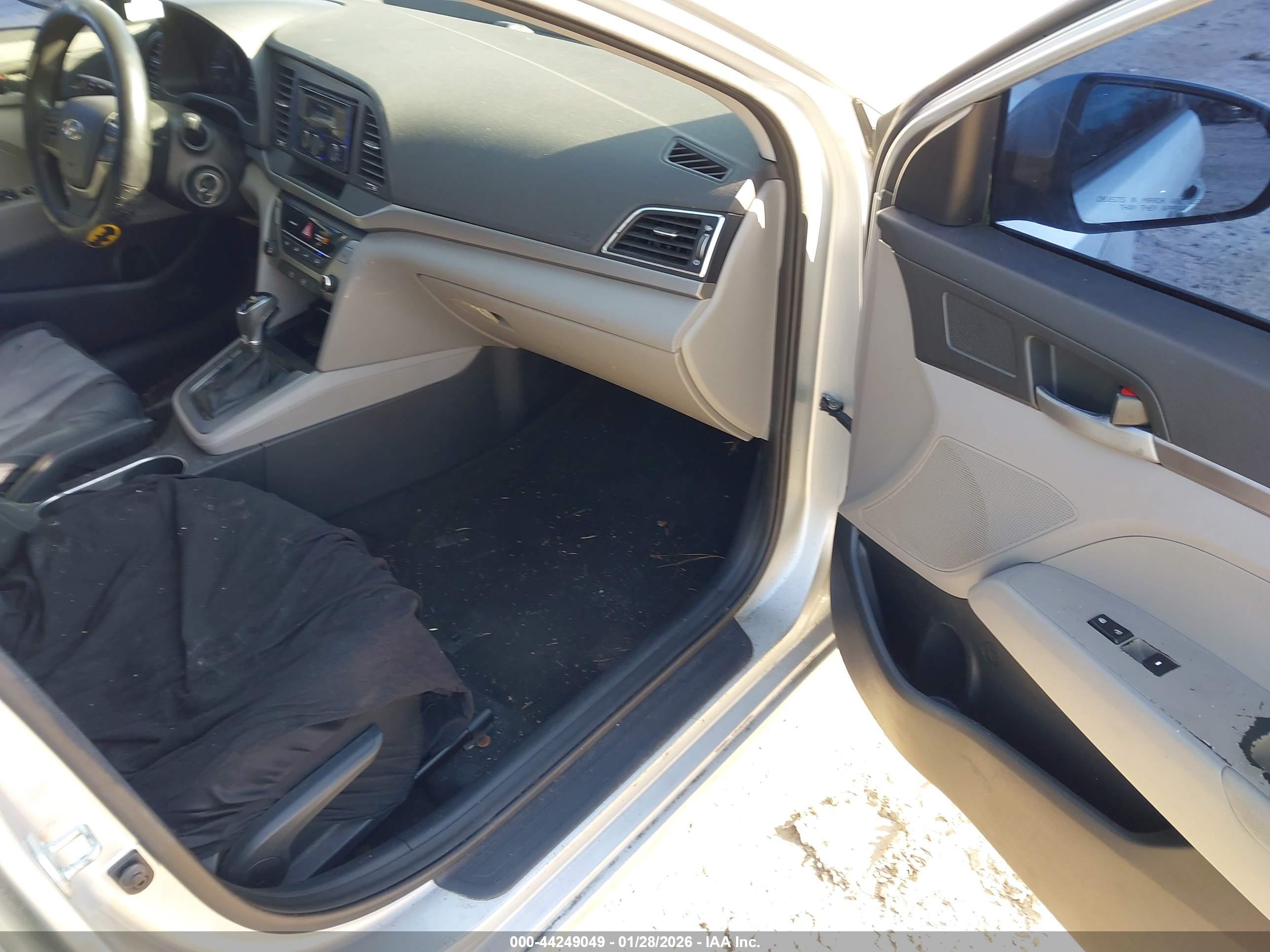 HYUNDAI ELANTRA image 5
