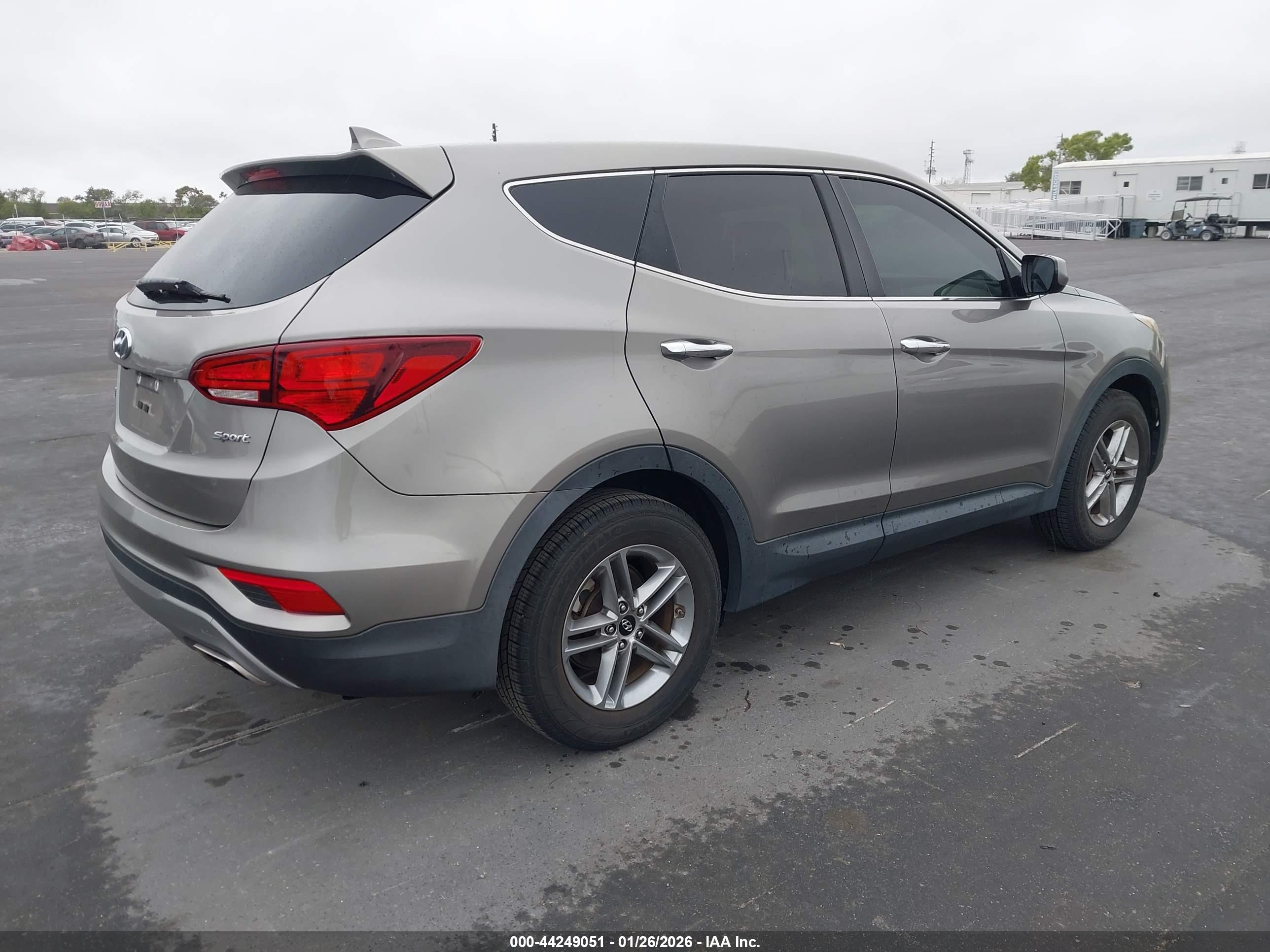 HYUNDAI SANTA image 4