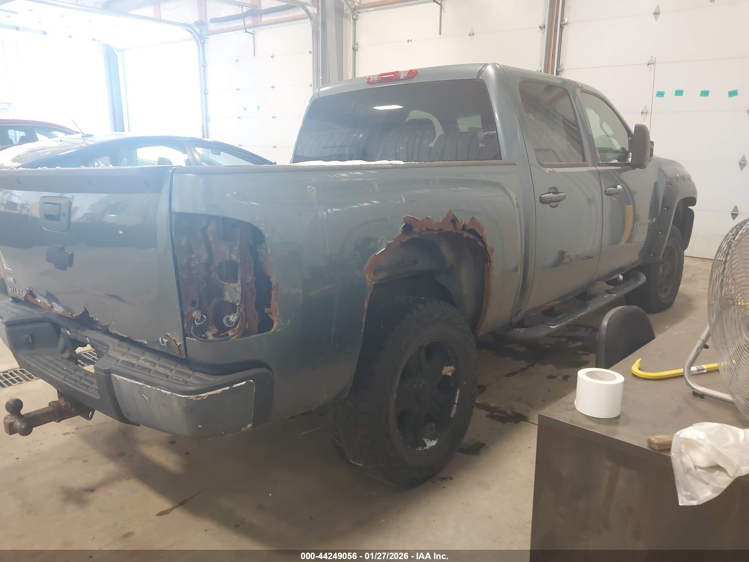 CHEVROLET SILVERADO image 4