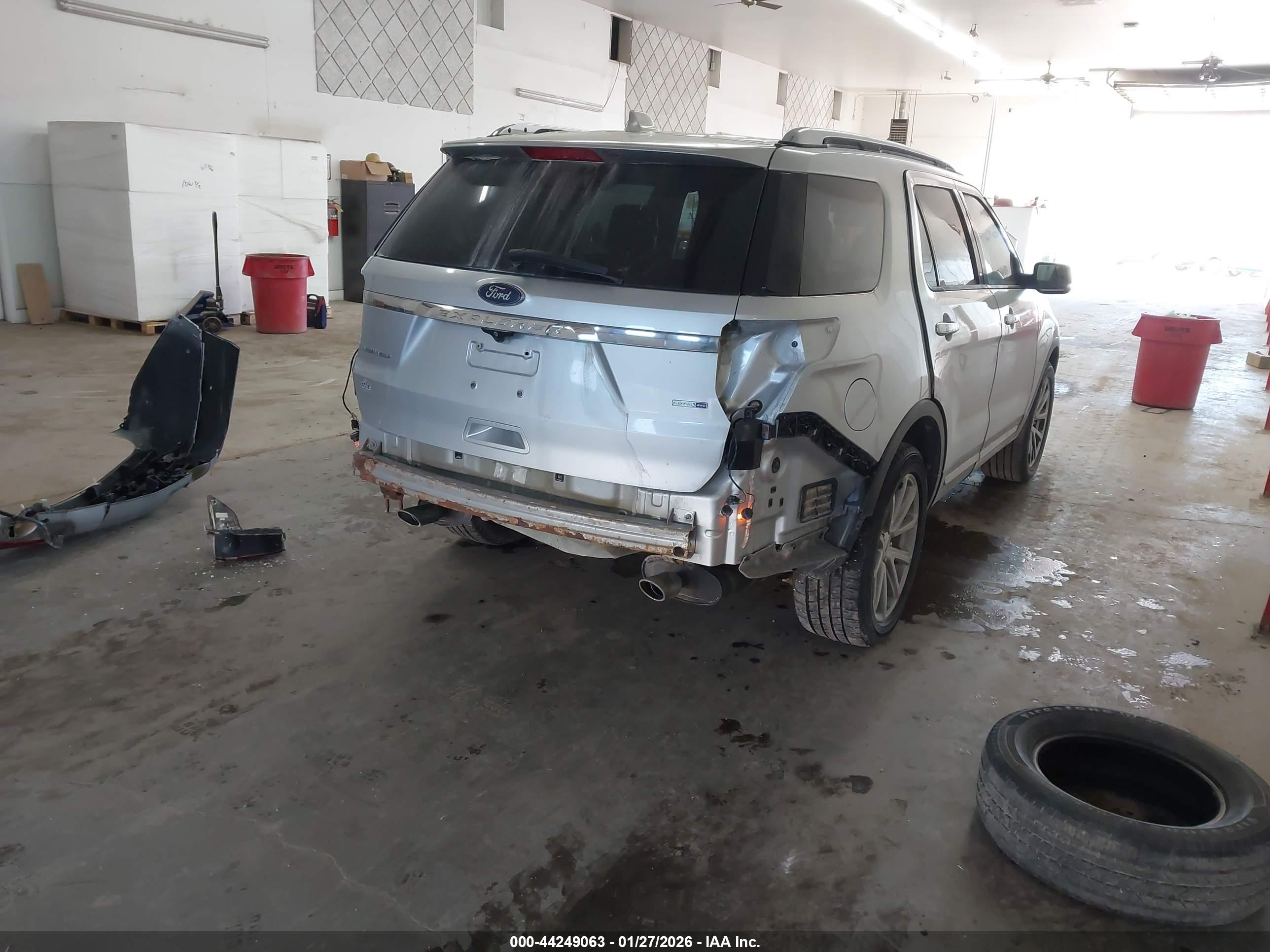 FORD EXPLORER image 4