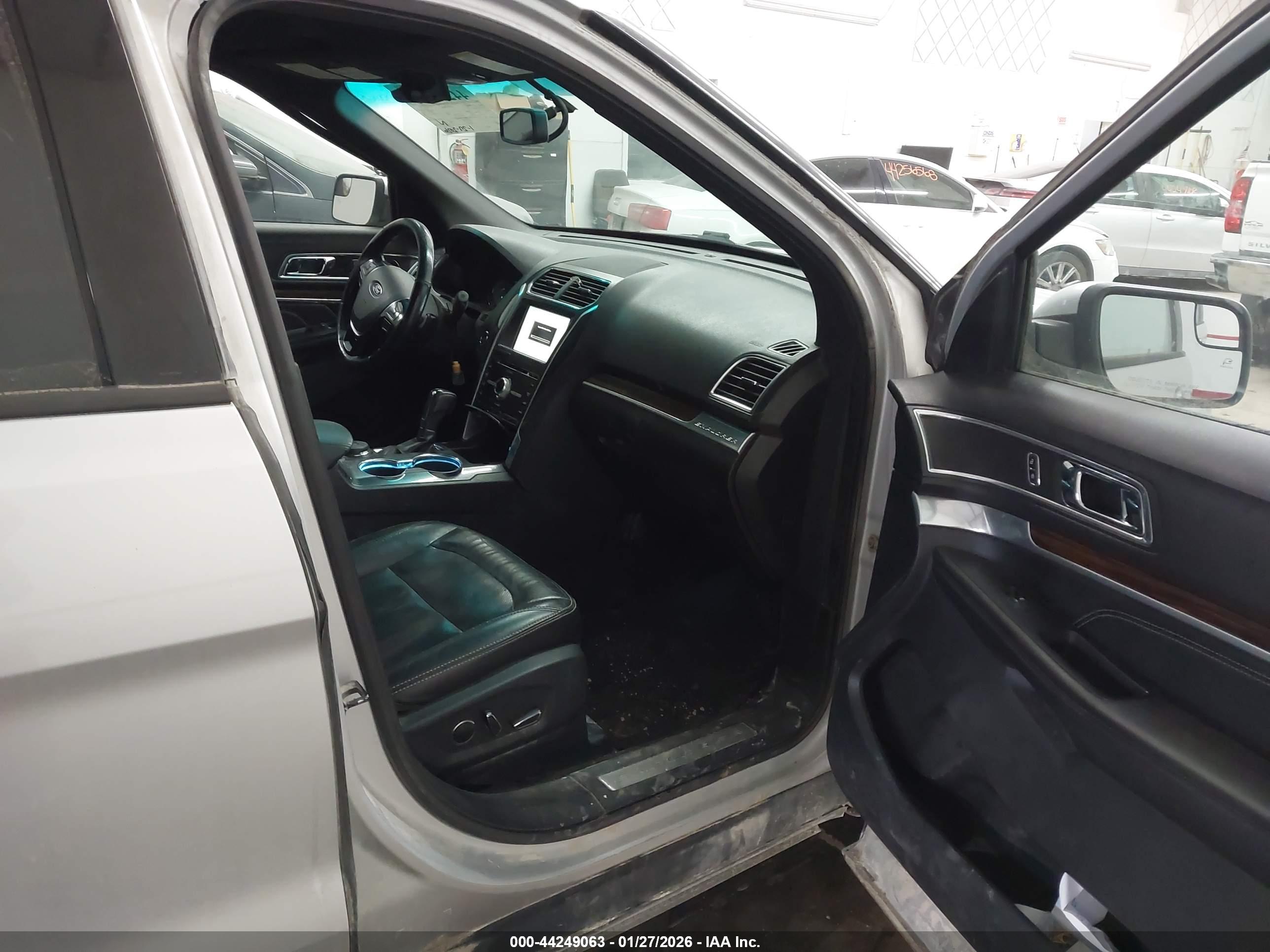 FORD EXPLORER image 5