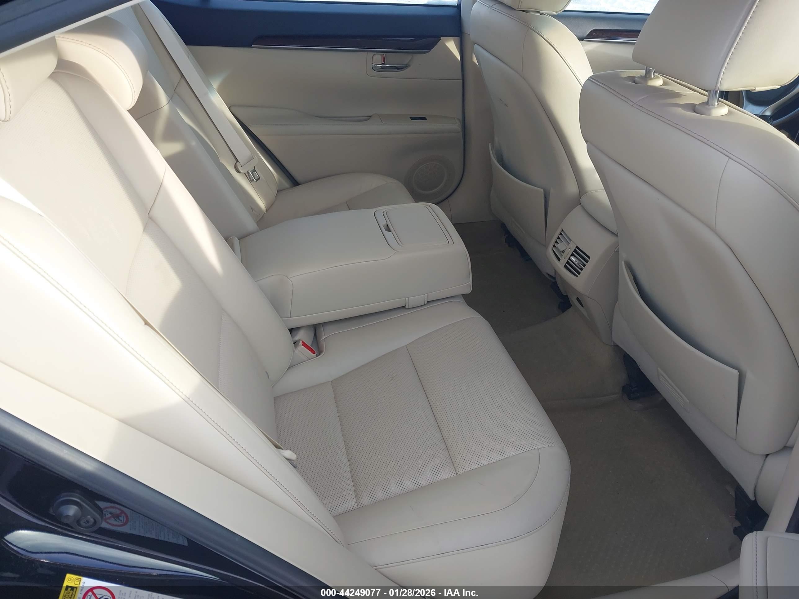 LEXUS ES image 8