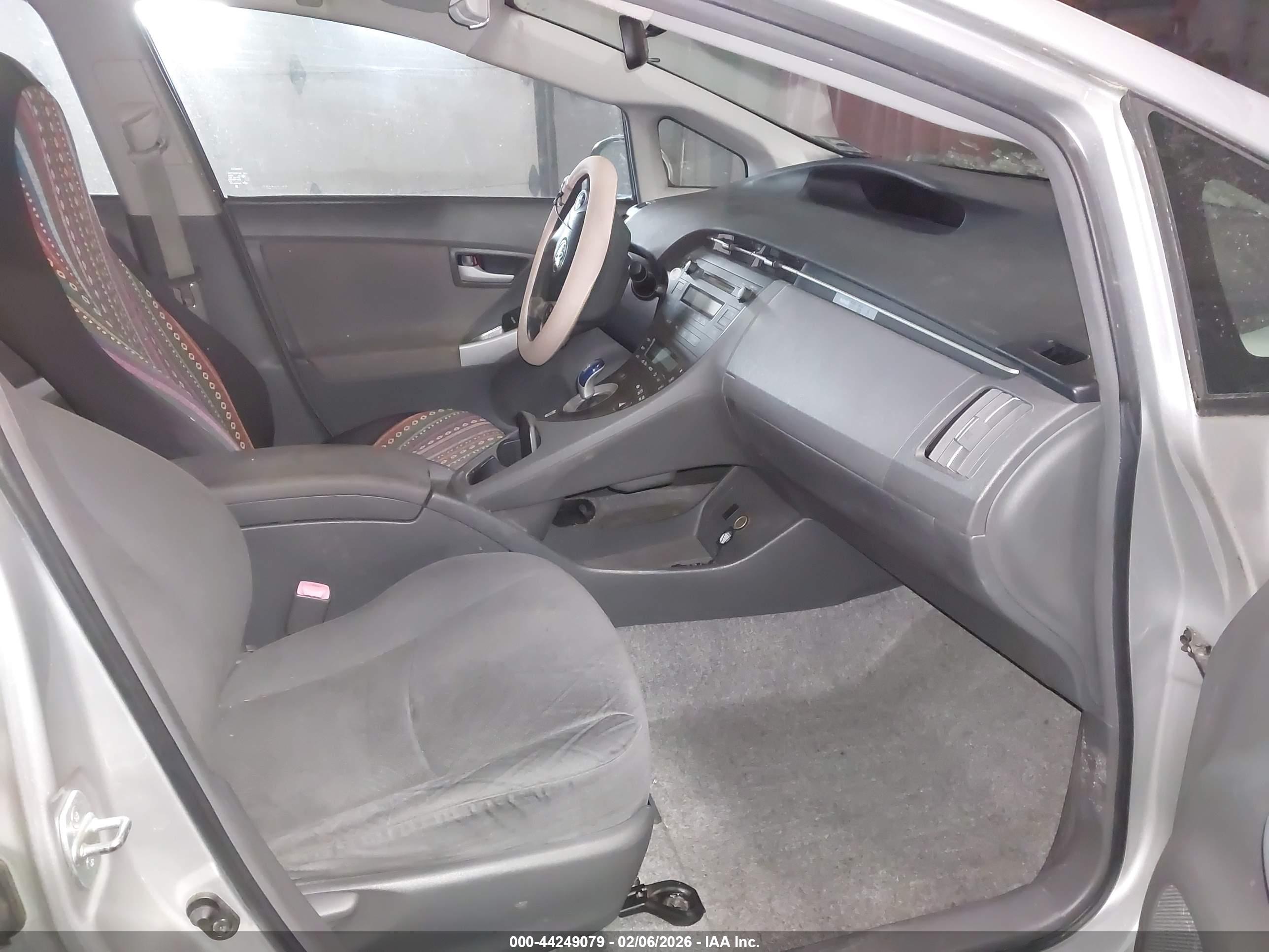 TOYOTA PRIUS image 5